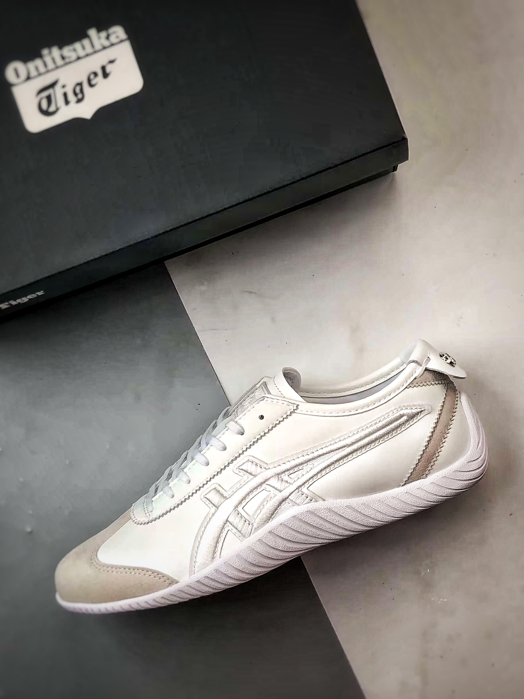 170 Onitsuka Tiger Mexico 66 Driving 白色 鬼冢虎舒适薄底刺绣虎爪赛车休闲鞋 1183C306-100-Chinese UA Cheap High Quatity Brand Clothes Bags handbags Sneakers wholesale wholesaler seller from China Factory suppliers Fashion Clothing Shoes best Quality Beautiful Price 170 Onitsuka Tiger Mexico 66 Driving 白色 鬼冢虎舒适薄底刺绣虎爪赛车休闲鞋 1183C306-100