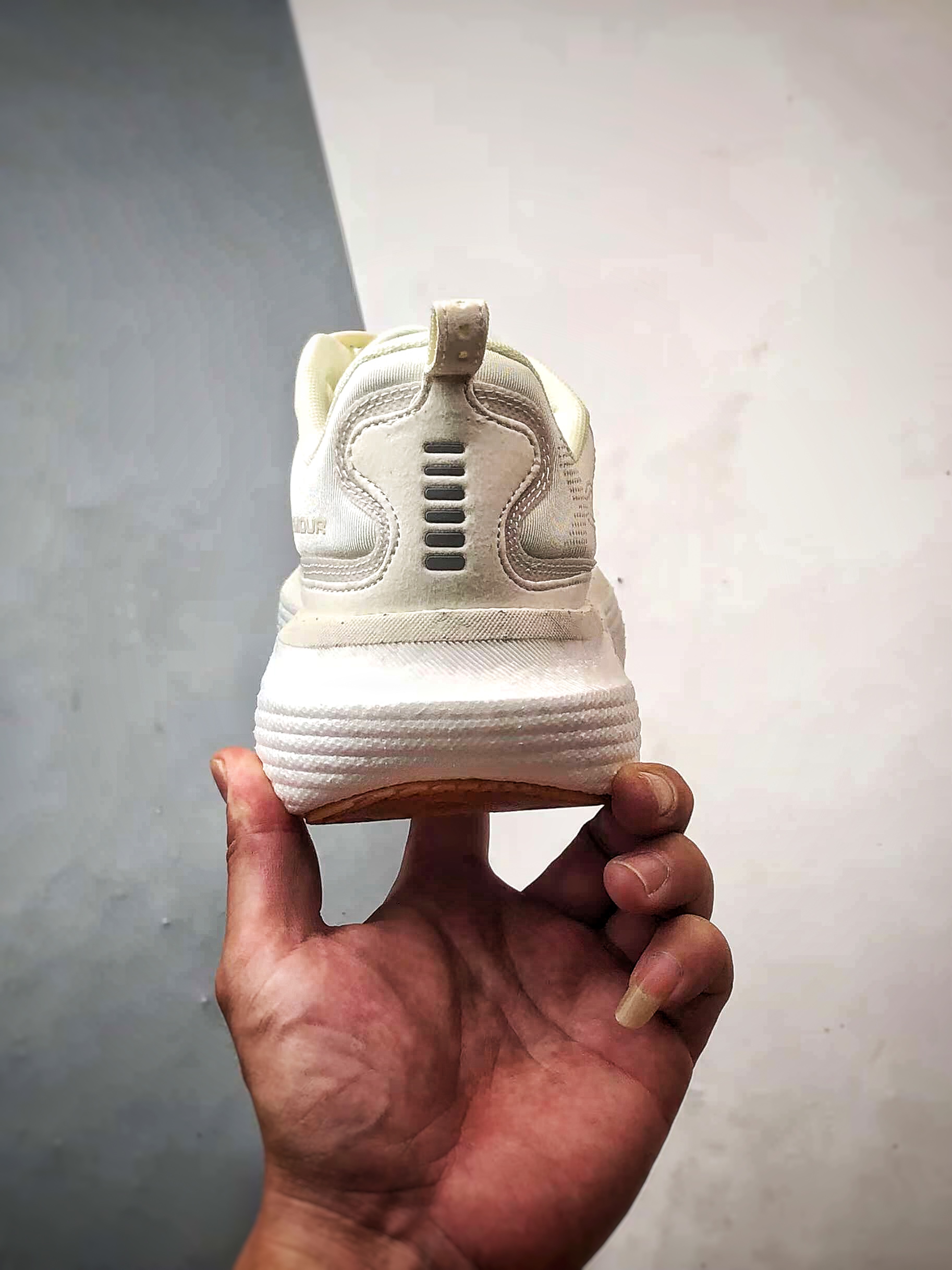 220 Under Armour Infinite Elite 2 石英白 网布织物舒适百搭轻便透气缓震跑步鞋-Chinese UA Cheap High Quatity Brand Clothes Bags handbags Sneakers wholesale wholesaler seller from China Factory suppliers Fashion Clothing Shoes best Quality Beautiful Price 220 Under Armour Infinite Elite 2 石英白 网布织物舒适百搭轻便透气缓震跑步鞋