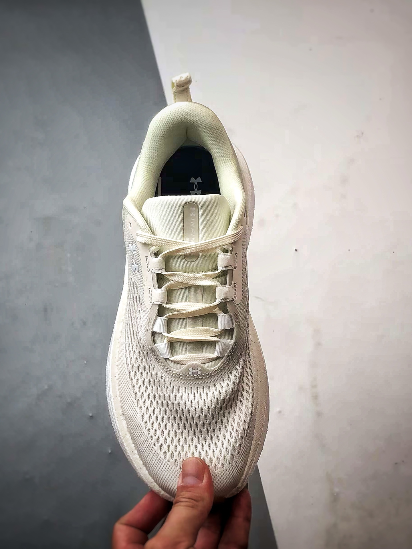 220 Under Armour Infinite Elite 2 石英白 网布织物舒适百搭轻便透气缓震跑步鞋-Chinese UA Cheap High Quatity Brand Clothes Bags handbags Sneakers wholesale wholesaler seller from China Factory suppliers Fashion Clothing Shoes best Quality Beautiful Price 220 Under Armour Infinite Elite 2 石英白 网布织物舒适百搭轻便透气缓震跑步鞋