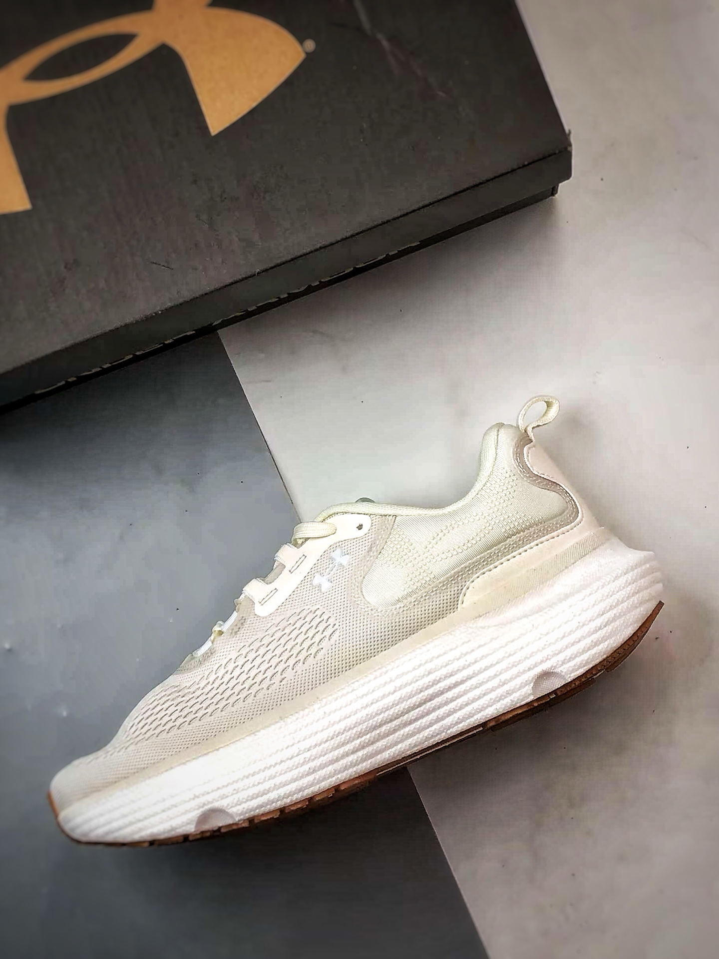 220 Under Armour Infinite Elite 2 石英白 网布织物舒适百搭轻便透气缓震跑步鞋-Chinese UA Cheap High Quatity Brand Clothes Bags handbags Sneakers wholesale wholesaler seller from China Factory suppliers Fashion Clothing Shoes best Quality Beautiful Price 220 Under Armour Infinite Elite 2 石英白 网布织物舒适百搭轻便透气缓震跑步鞋