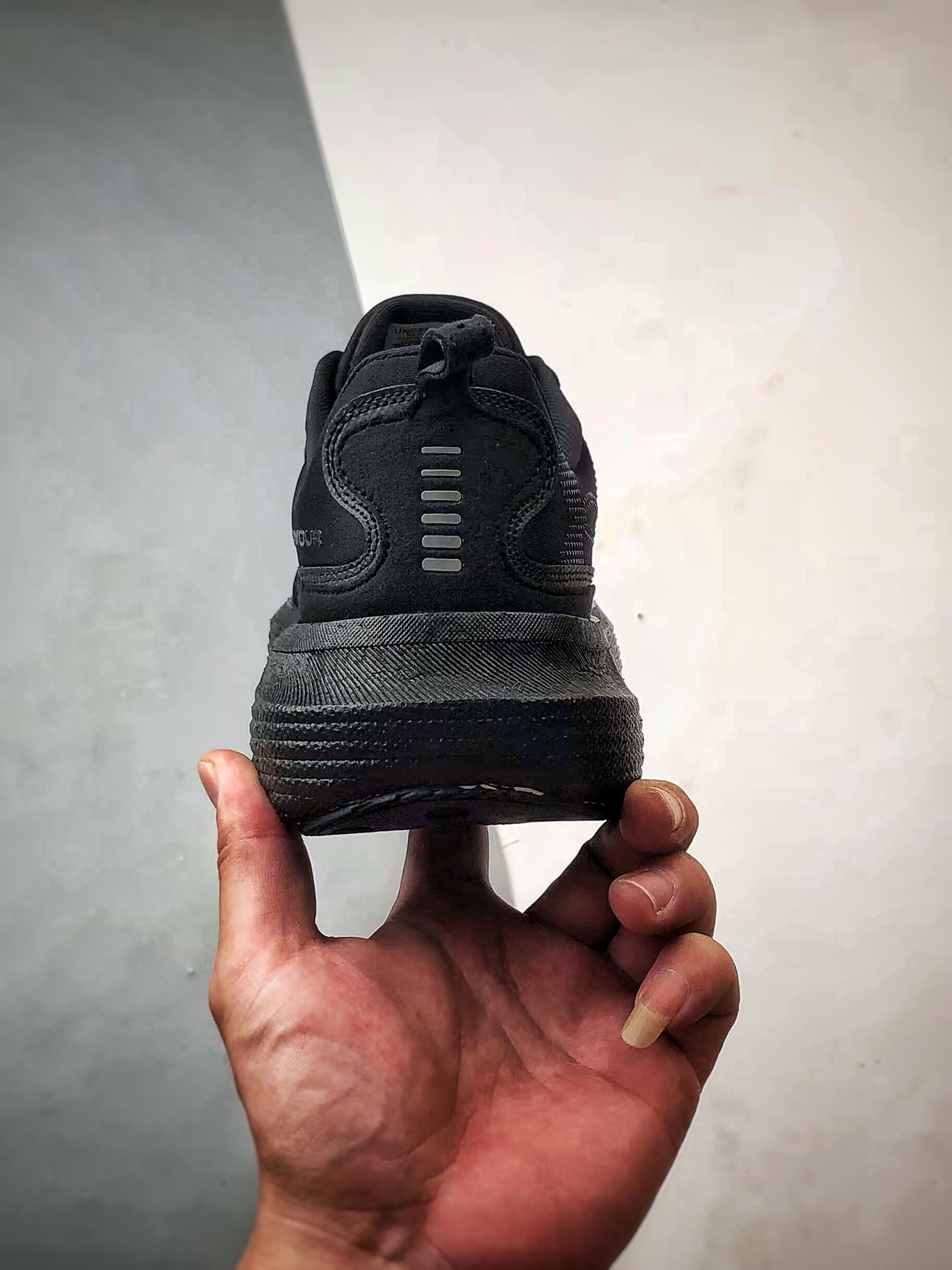 220 Under Armour Infinite Elite 2 黑色 网布织物舒适百搭轻便透气缓震跑步鞋-Chinese UA Cheap High Quatity Brand Clothes Bags handbags Sneakers wholesale wholesaler seller from China Factory suppliers Fashion Clothing Shoes best Quality Beautiful Price 220 Under Armour Infinite Elite 2 黑色 网布织物舒适百搭轻便透气缓震跑步鞋