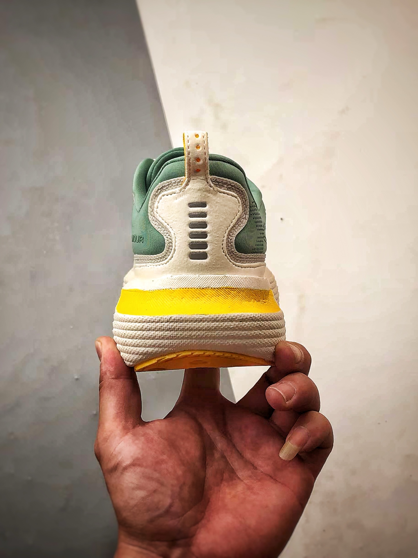 220 Under Armour Infinite Elite 2 米绿色 网布织物舒适百搭轻便透气缓震跑步鞋-Chinese UA Cheap High Quatity Brand Clothes Bags handbags Sneakers wholesale wholesaler seller from China Factory suppliers Fashion Clothing Shoes best Quality Beautiful Price 220 Under Armour Infinite Elite 2 米绿色 网布织物舒适百搭轻便透气缓震跑步鞋