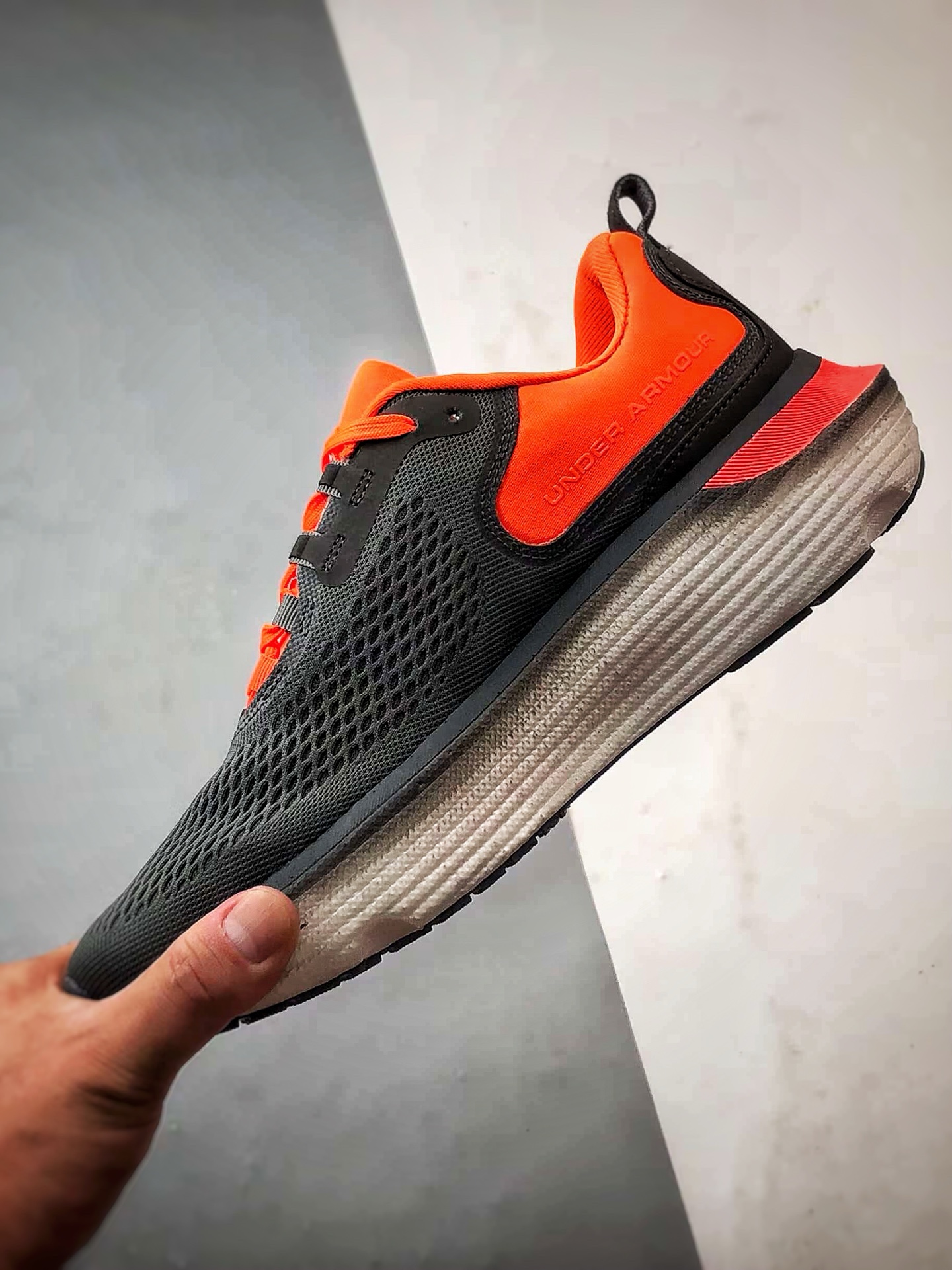 220 Under Armour Infinite Elite 2 灰橙色 网布织物舒适百搭轻便透气缓震跑步鞋-Chinese UA Cheap High Quatity Brand Clothes Bags handbags Sneakers wholesale wholesaler seller from China Factory suppliers Fashion Clothing Shoes best Quality Beautiful Price 220 Under Armour Infinite Elite 2 灰橙色 网布织物舒适百搭轻便透气缓震跑步鞋