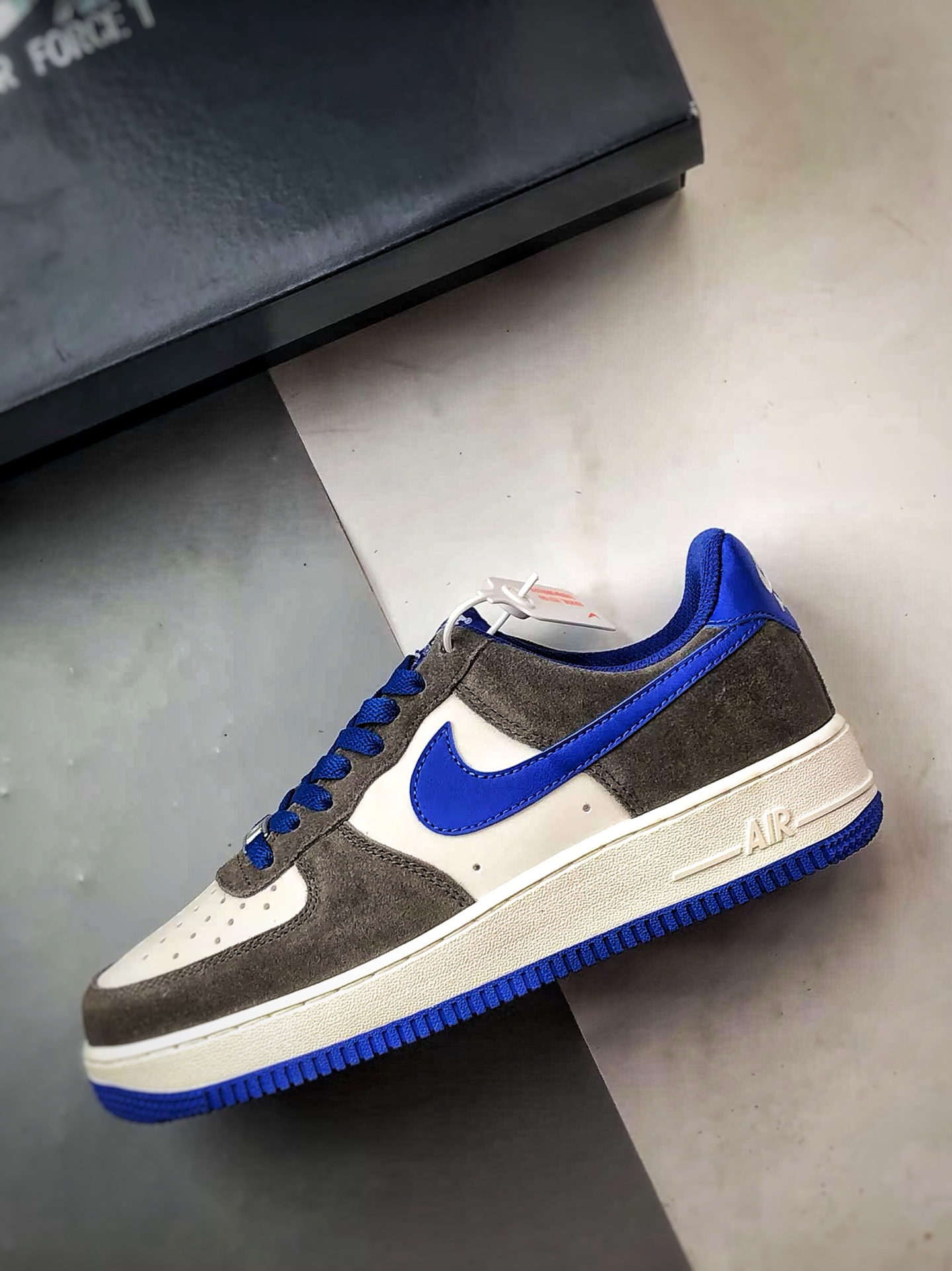 Air Force 1 '07 Low 白灰蓝 FQ8714-200-莆田鞋,莆田鞋货源,高仿鞋,高仿鞋货源,安福档口,莆田高仿鞋,莆田鞋批发,高仿鞋批发,莆田高仿运动鞋,高仿运动鞋,莆田运动鞋 Air Force 1 '07 Low 白灰蓝 FQ8714-200