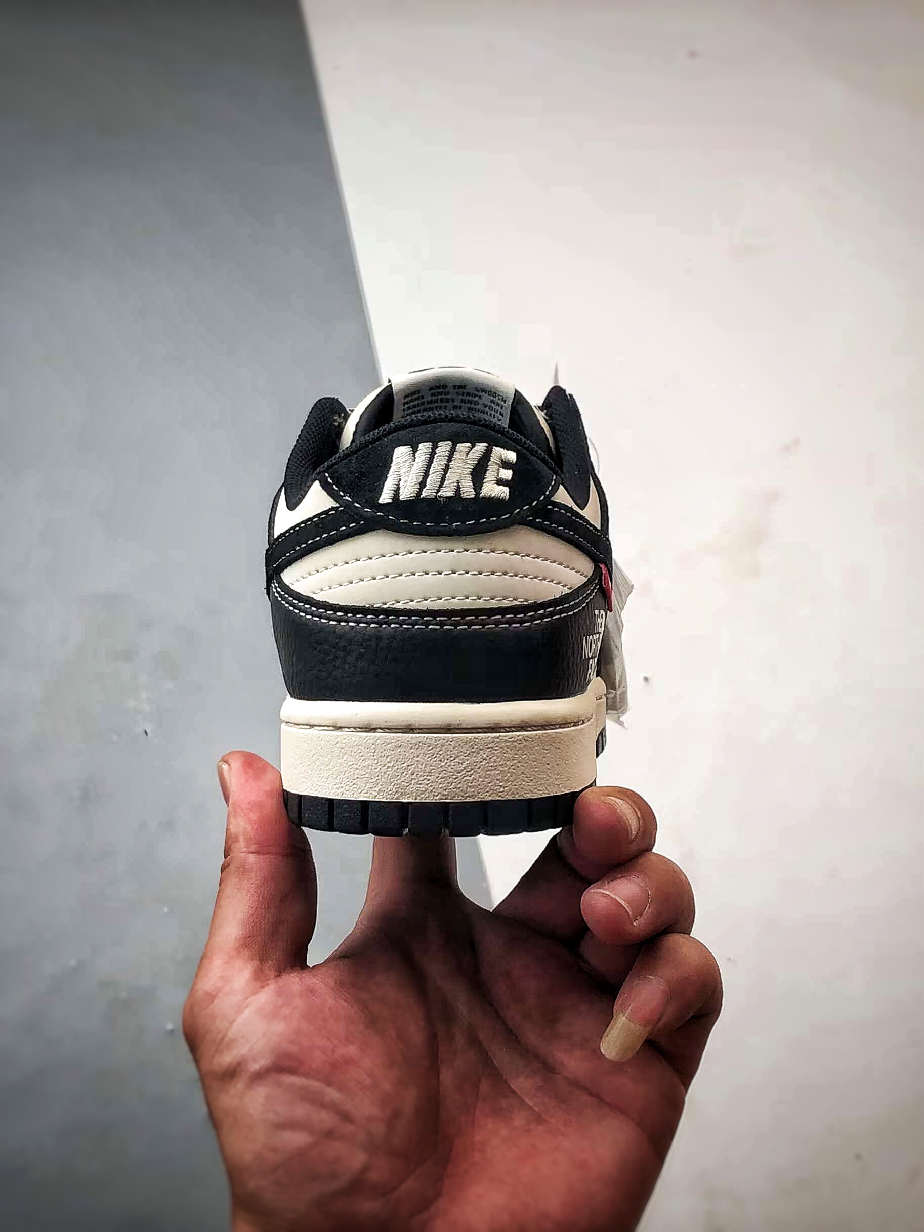 NK Dunk Low Retro ”DIY高端定制” 北面CDG米白黑 低帮休闲运动板鞋 YX5066-339-莆田鞋,莆田鞋货源,高仿鞋,高仿鞋货源,安福档口,莆田高仿鞋,莆田鞋批发,高仿鞋批发,莆田高仿运动鞋,高仿运动鞋,莆田运动鞋 NK Dunk Low Retro ”DIY高端定制” 北面CDG米白黑 低帮休闲运动板鞋 YX5066-339