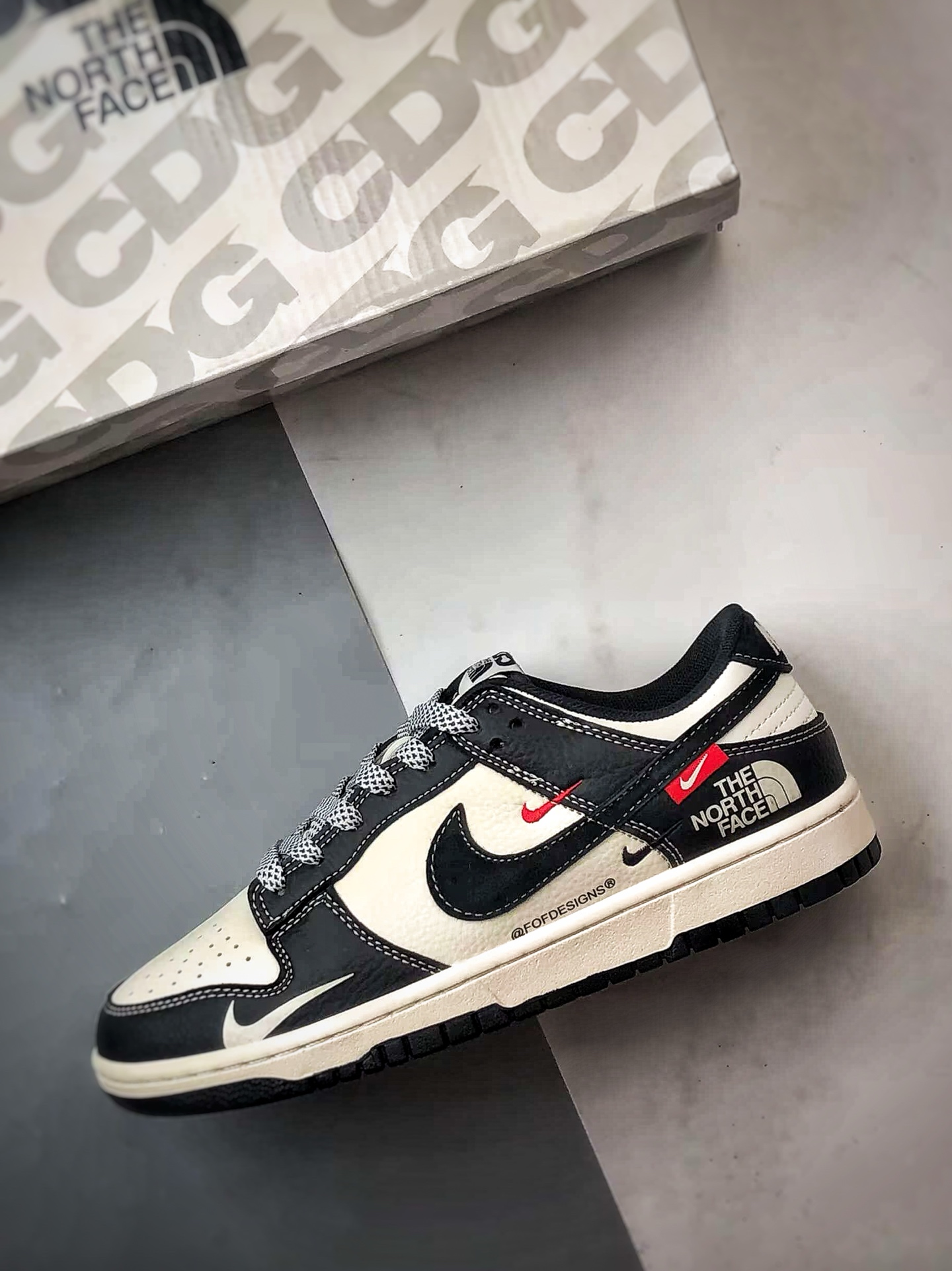 NK Dunk Low Retro ”DIY高端定制” 北面CDG米白黑 低帮休闲运动板鞋 YX5066-339-莆田鞋,莆田鞋货源,高仿鞋,高仿鞋货源,安福档口,莆田高仿鞋,莆田鞋批发,高仿鞋批发,莆田高仿运动鞋,高仿运动鞋,莆田运动鞋 NK Dunk Low Retro ”DIY高端定制” 北面CDG米白黑 低帮休闲运动板鞋 YX5066-339