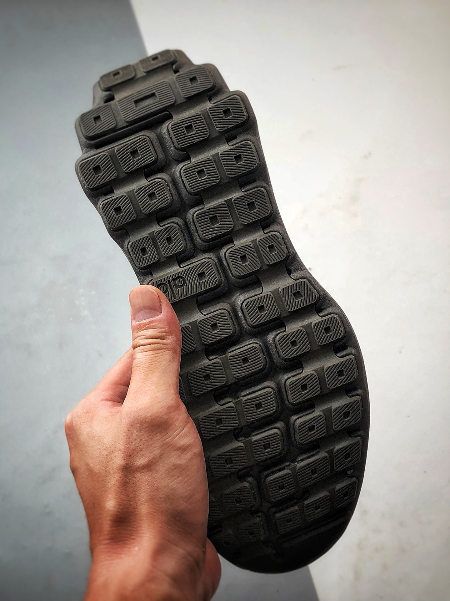 200 alo yoga Alo Runner 棕色 舒适百搭透气低帮跑步鞋-Chinese UA Cheap High Quatity Brand Clothes Bags handbags Sneakers wholesale wholesaler seller from China Factory suppliers Fashion Clothing Shoes best Quality Beautiful Price 200 alo yoga Alo Runner 棕色 舒适百搭透气低帮跑步鞋