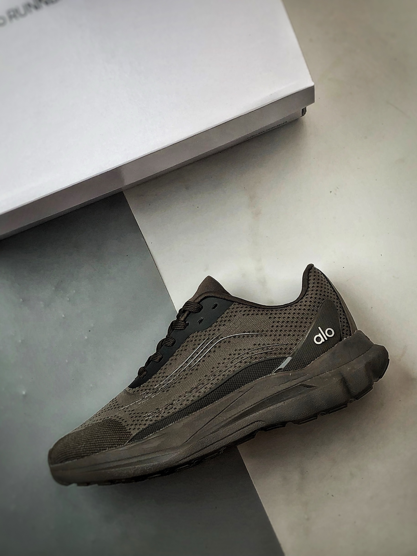 200 alo yoga Alo Runner 棕色 舒适百搭透气低帮跑步鞋-Chinese UA Cheap High Quatity Brand Clothes Bags handbags Sneakers wholesale wholesaler seller from China Factory suppliers Fashion Clothing Shoes best Quality Beautiful Price 200 alo yoga Alo Runner 棕色 舒适百搭透气低帮跑步鞋