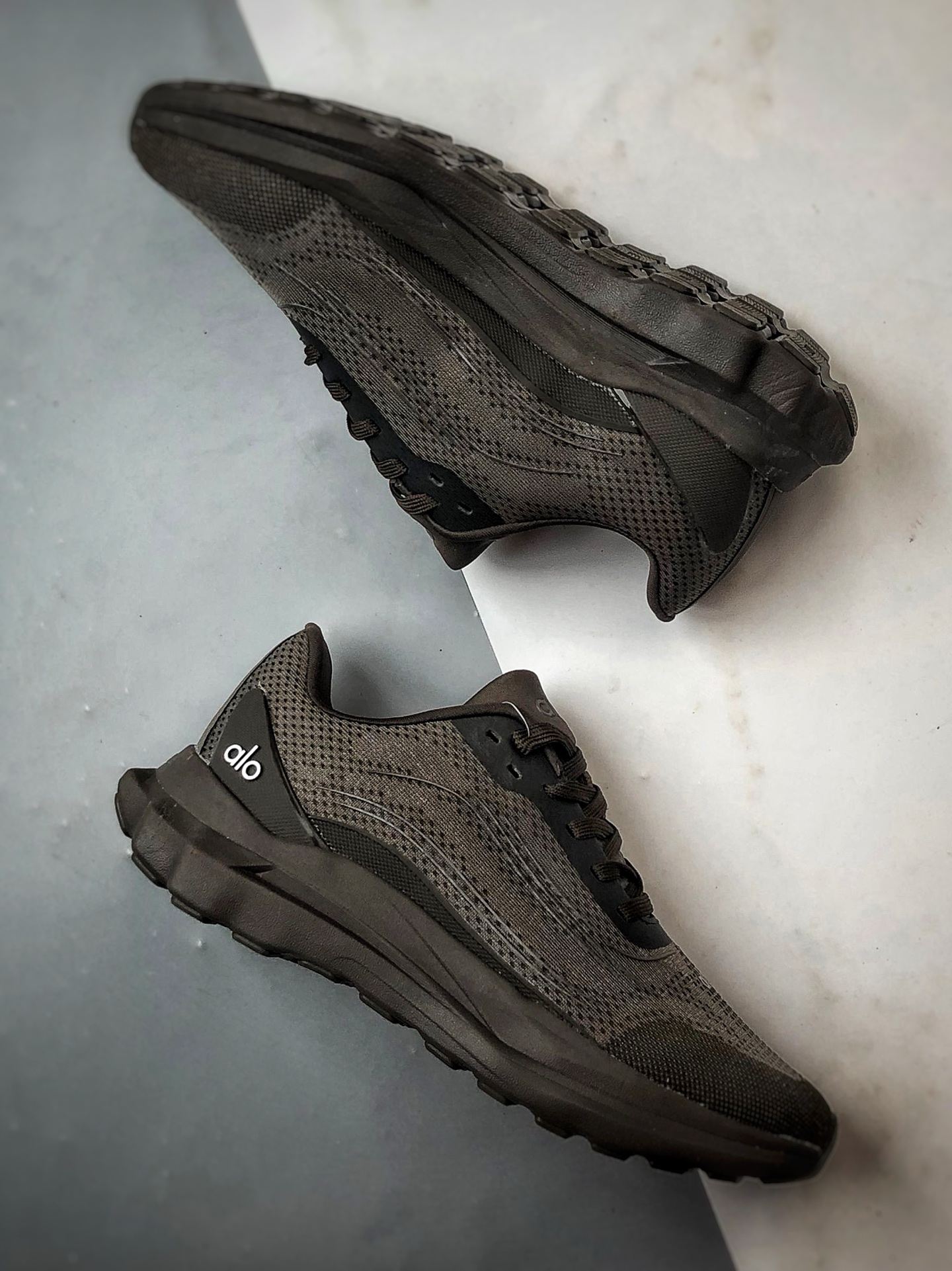 200 alo yoga Alo Runner 棕色 舒适百搭透气低帮跑步鞋-Chinese UA Cheap High Quatity Brand Clothes Bags handbags Sneakers wholesale wholesaler seller from China Factory suppliers Fashion Clothing Shoes best Quality Beautiful Price 200 alo yoga Alo Runner 棕色 舒适百搭透气低帮跑步鞋