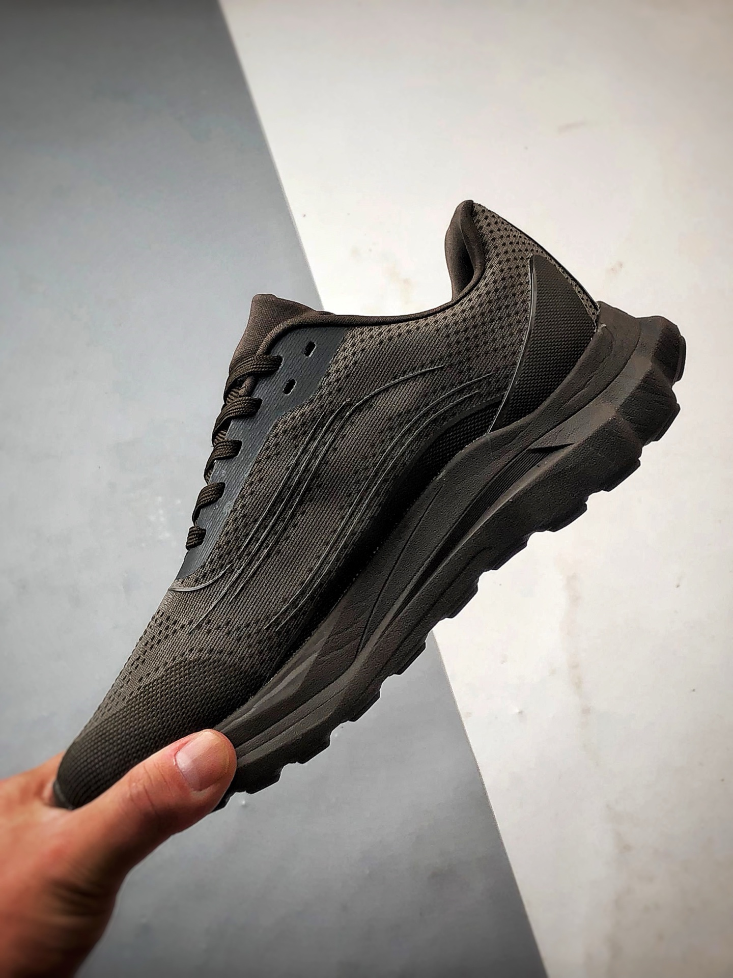 200 alo yoga Alo Runner 棕色 舒适百搭透气低帮跑步鞋-Chinese UA Cheap High Quatity Brand Clothes Bags handbags Sneakers wholesale wholesaler seller from China Factory suppliers Fashion Clothing Shoes best Quality Beautiful Price 200 alo yoga Alo Runner 棕色 舒适百搭透气低帮跑步鞋