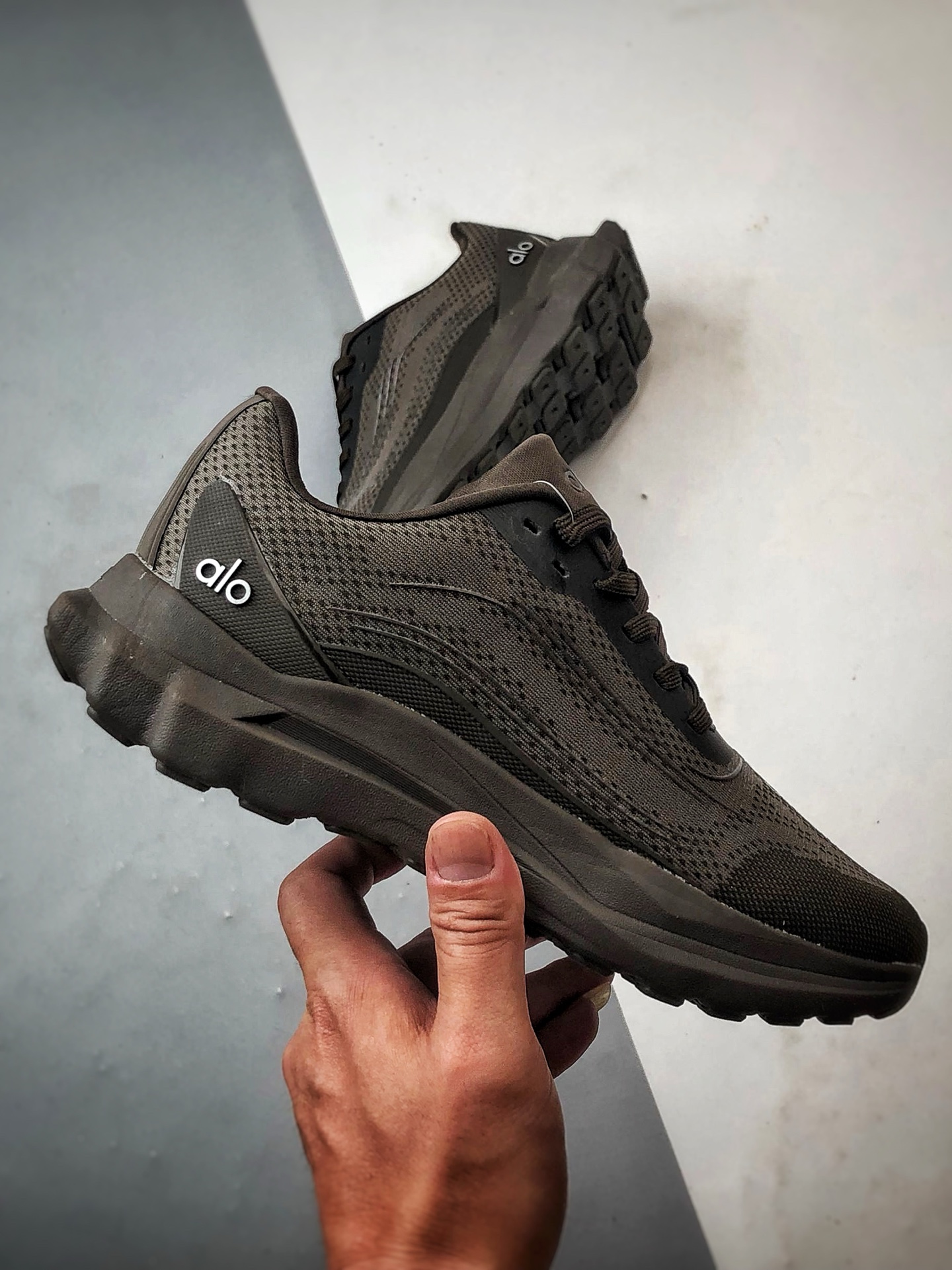 200 alo yoga Alo Runner 棕色 舒适百搭透气低帮跑步鞋-Chinese UA Cheap High Quatity Brand Clothes Bags handbags Sneakers wholesale wholesaler seller from China Factory suppliers Fashion Clothing Shoes best Quality Beautiful Price 200 alo yoga Alo Runner 棕色 舒适百搭透气低帮跑步鞋