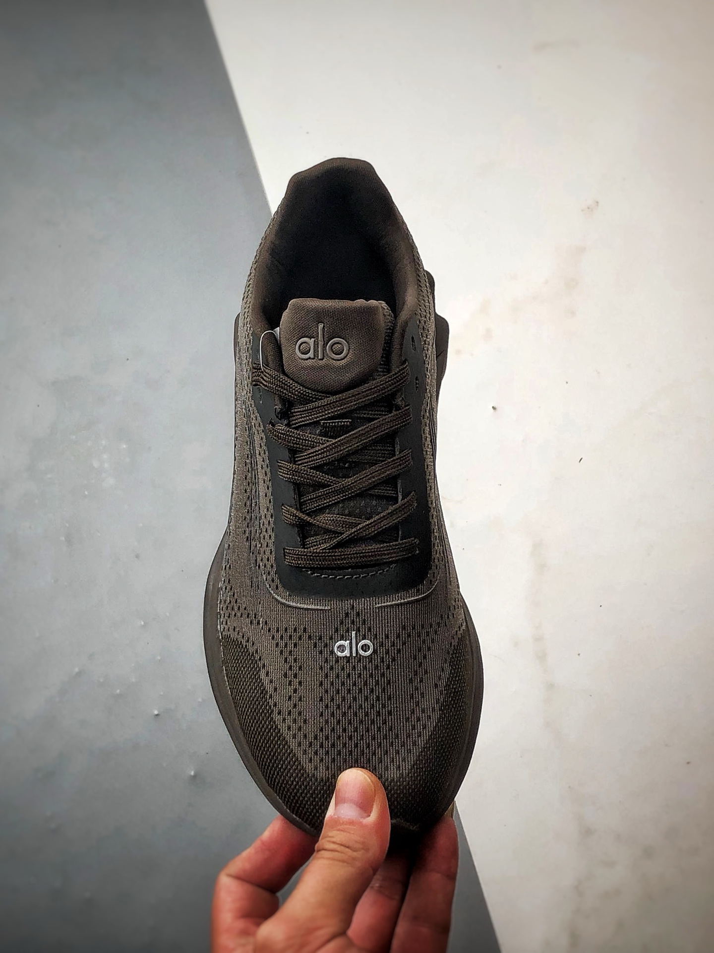 200 alo yoga Alo Runner 棕色 舒适百搭透气低帮跑步鞋-Chinese UA Cheap High Quatity Brand Clothes Bags handbags Sneakers wholesale wholesaler seller from China Factory suppliers Fashion Clothing Shoes best Quality Beautiful Price 200 alo yoga Alo Runner 棕色 舒适百搭透气低帮跑步鞋