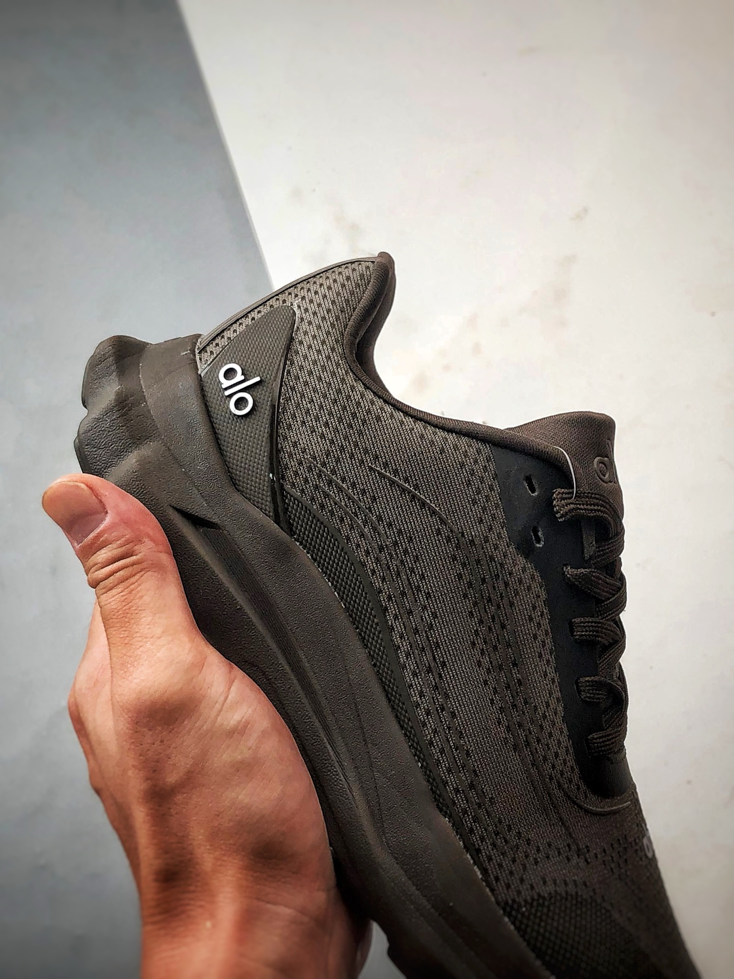 200 alo yoga Alo Runner 棕色 舒适百搭透气低帮跑步鞋-Chinese UA Cheap High Quatity Brand Clothes Bags handbags Sneakers wholesale wholesaler seller from China Factory suppliers Fashion Clothing Shoes best Quality Beautiful Price 200 alo yoga Alo Runner 棕色 舒适百搭透气低帮跑步鞋