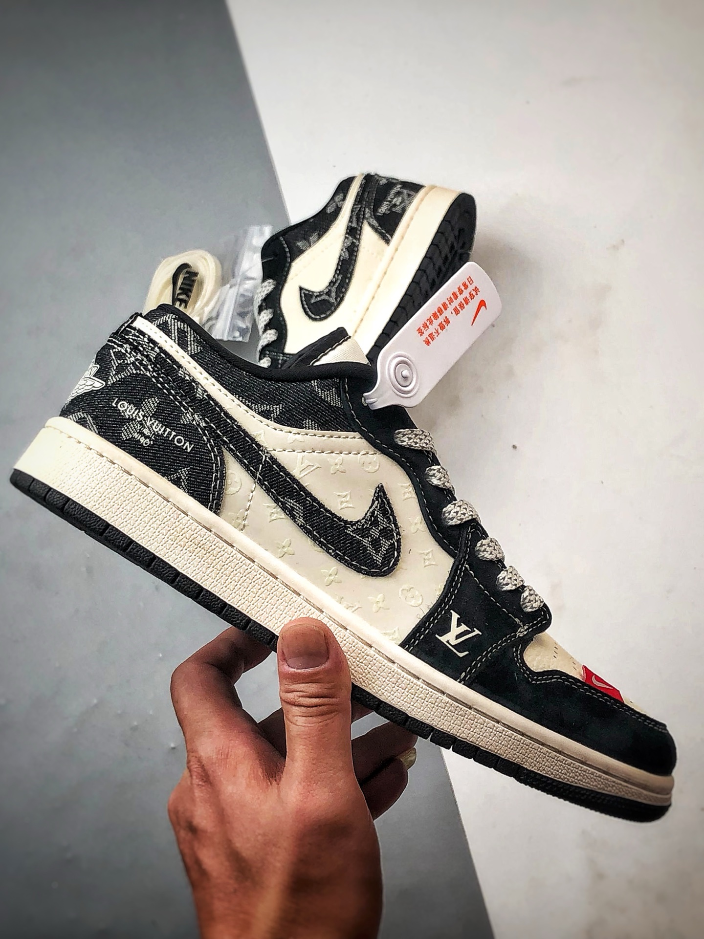 Air Jordan 1 Low ”高端定制” LV印花米白黑牛仔 YX5066-369-莆田鞋,莆田鞋货源,高仿鞋,高仿鞋货源,安福档口,莆田高仿鞋,莆田鞋批发,高仿鞋批发,莆田高仿运动鞋,高仿运动鞋,莆田运动鞋 Air Jordan 1 Low ”高端定制” LV印花米白黑牛仔 YX5066-369