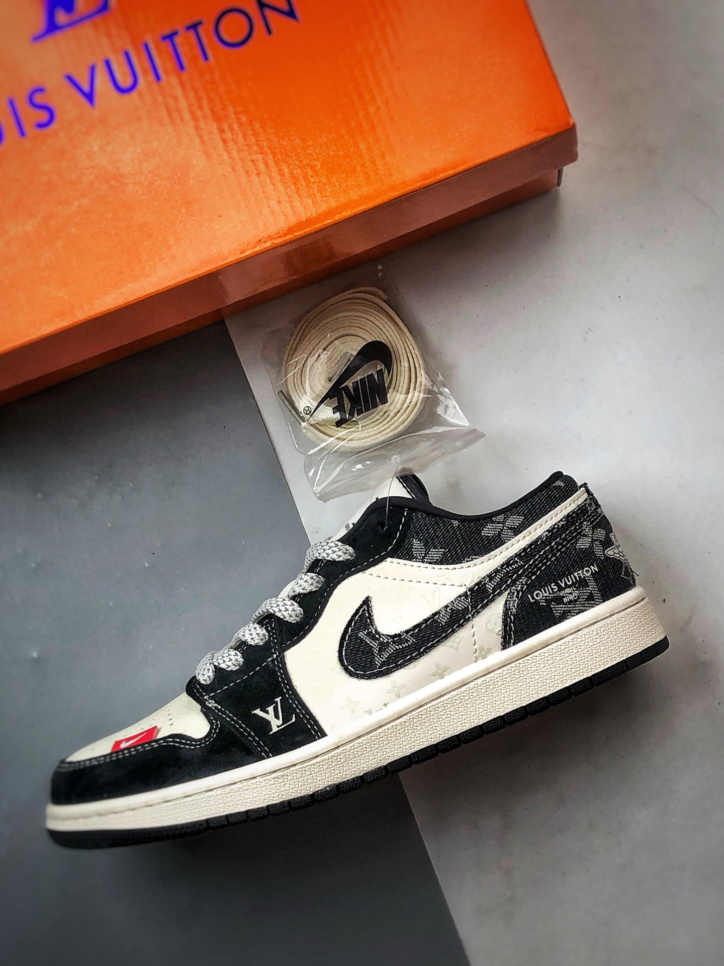 Air Jordan 1 Low ”高端定制” LV印花米白黑牛仔 YX5066-369-莆田鞋,莆田鞋货源,高仿鞋,高仿鞋货源,安福档口,莆田高仿鞋,莆田鞋批发,高仿鞋批发,莆田高仿运动鞋,高仿运动鞋,莆田运动鞋 Air Jordan 1 Low ”高端定制” LV印花米白黑牛仔 YX5066-369