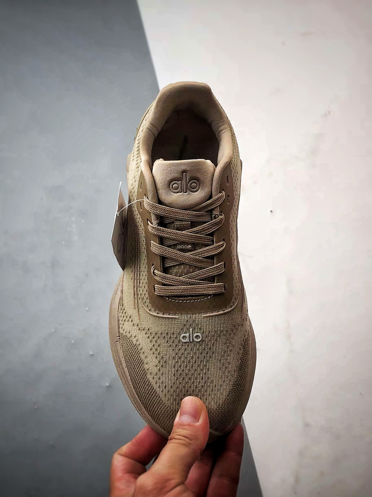 200 alo yoga Alo Runner 灰褐色 舒适百搭透气低帮跑步鞋-Chinese UA Cheap High Quatity Brand Clothes Bags handbags Sneakers wholesale wholesaler seller from China Factory suppliers Fashion Clothing Shoes best Quality Beautiful Price 200 alo yoga Alo Runner 灰褐色 舒适百搭透气低帮跑步鞋