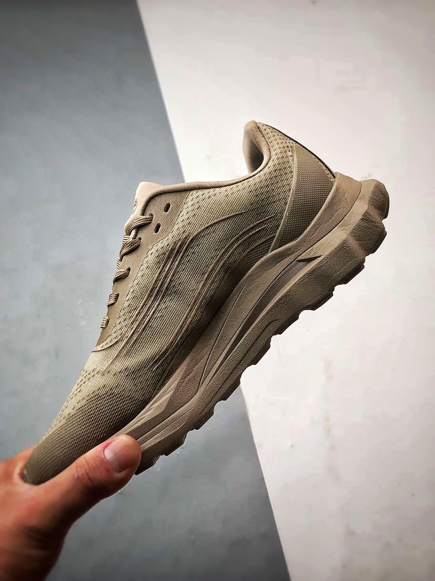 200 alo yoga Alo Runner 灰褐色 舒适百搭透气低帮跑步鞋-Chinese UA Cheap High Quatity Brand Clothes Bags handbags Sneakers wholesale wholesaler seller from China Factory suppliers Fashion Clothing Shoes best Quality Beautiful Price 200 alo yoga Alo Runner 灰褐色 舒适百搭透气低帮跑步鞋