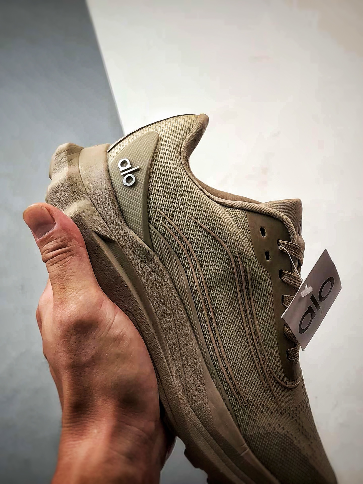 200 alo yoga Alo Runner 灰褐色 舒适百搭透气低帮跑步鞋-Chinese UA Cheap High Quatity Brand Clothes Bags handbags Sneakers wholesale wholesaler seller from China Factory suppliers Fashion Clothing Shoes best Quality Beautiful Price 200 alo yoga Alo Runner 灰褐色 舒适百搭透气低帮跑步鞋