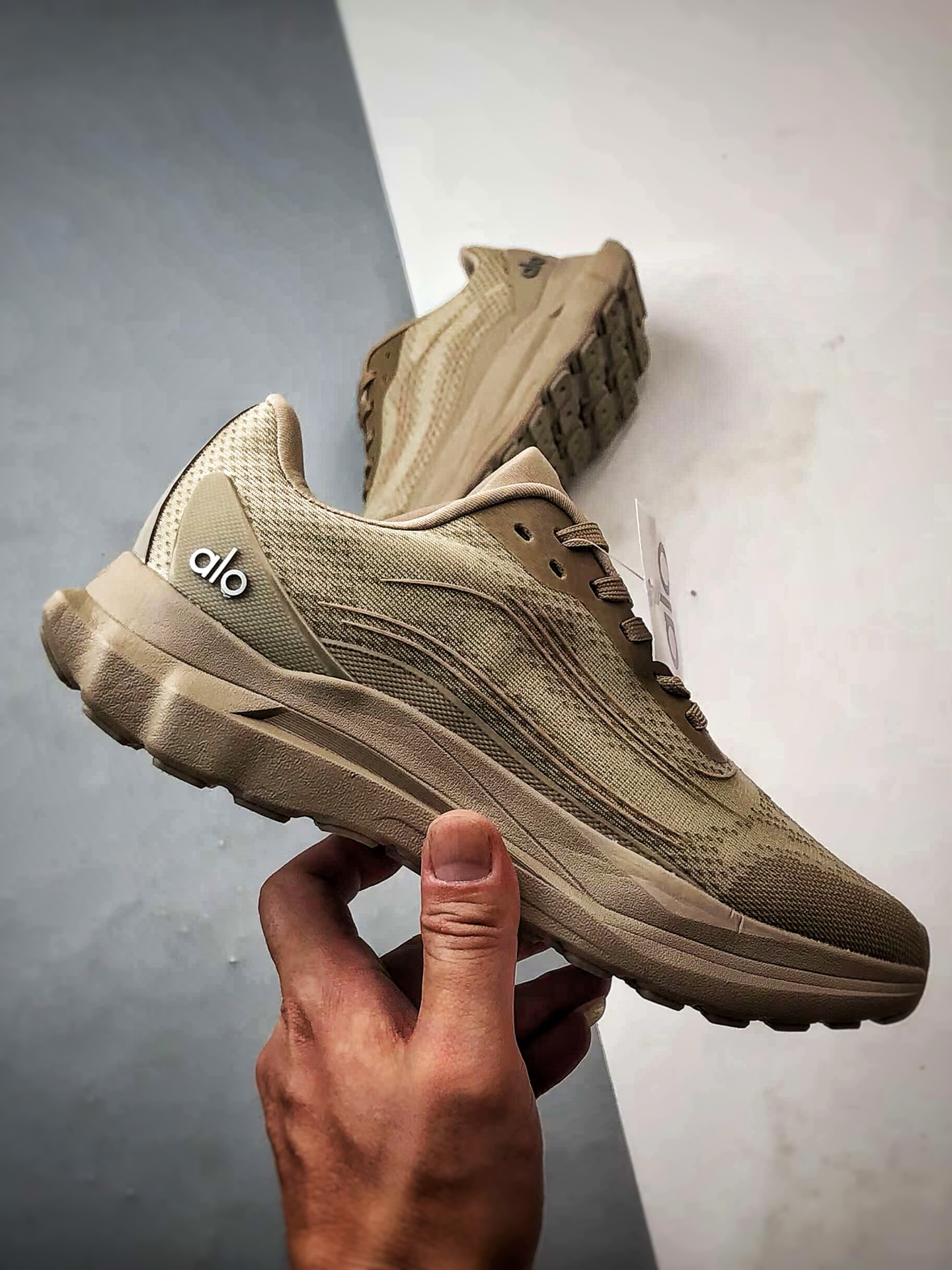 200 alo yoga Alo Runner 灰褐色 舒适百搭透气低帮跑步鞋-Chinese UA Cheap High Quatity Brand Clothes Bags handbags Sneakers wholesale wholesaler seller from China Factory suppliers Fashion Clothing Shoes best Quality Beautiful Price 200 alo yoga Alo Runner 灰褐色 舒适百搭透气低帮跑步鞋