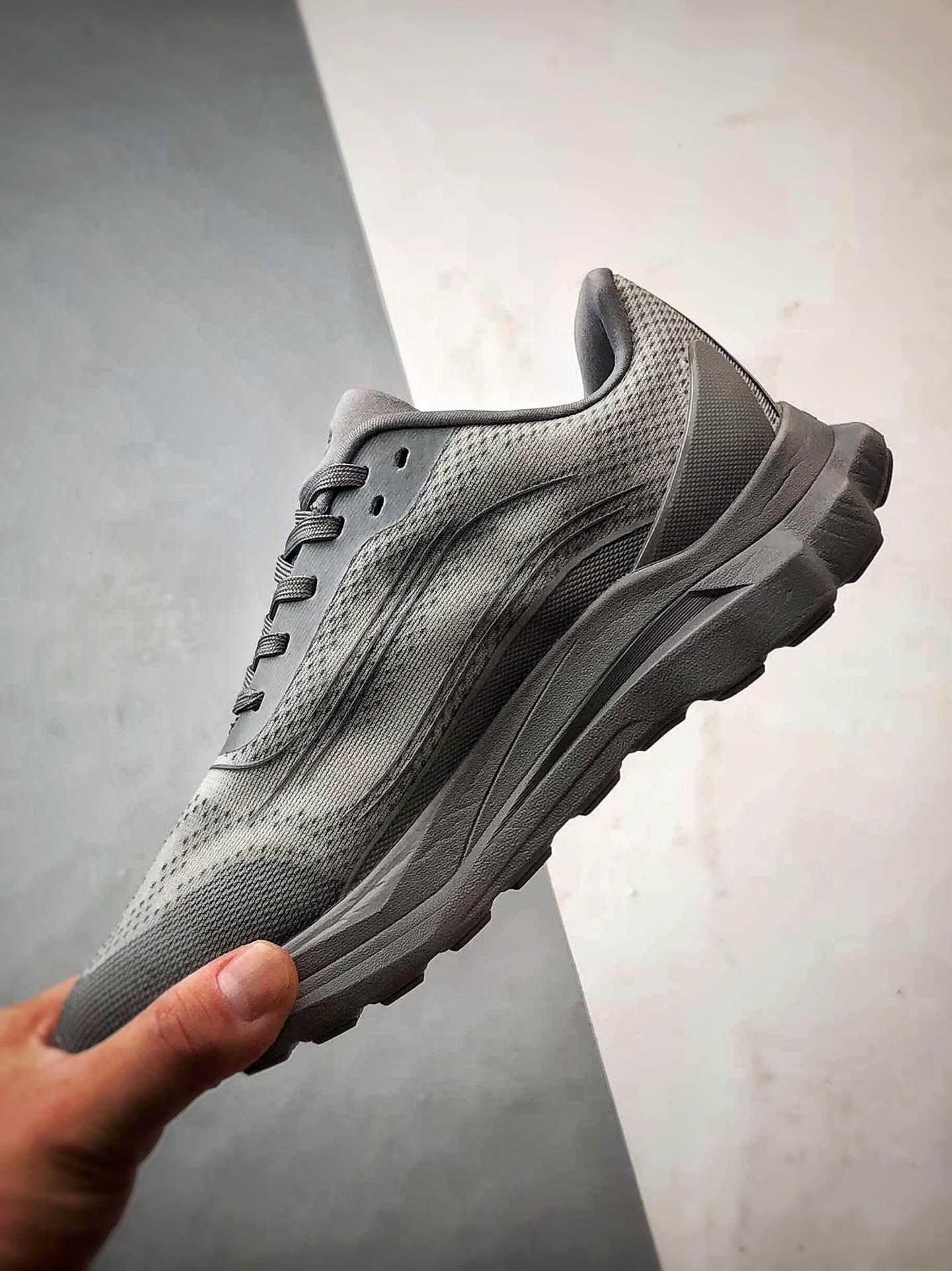 200 alo yoga Alo Runner 灰色 舒适百搭透气低帮跑步鞋-Chinese UA Cheap High Quatity Brand Clothes Bags handbags Sneakers wholesale wholesaler seller from China Factory suppliers Fashion Clothing Shoes best Quality Beautiful Price 200 alo yoga Alo Runner 灰色 舒适百搭透气低帮跑步鞋