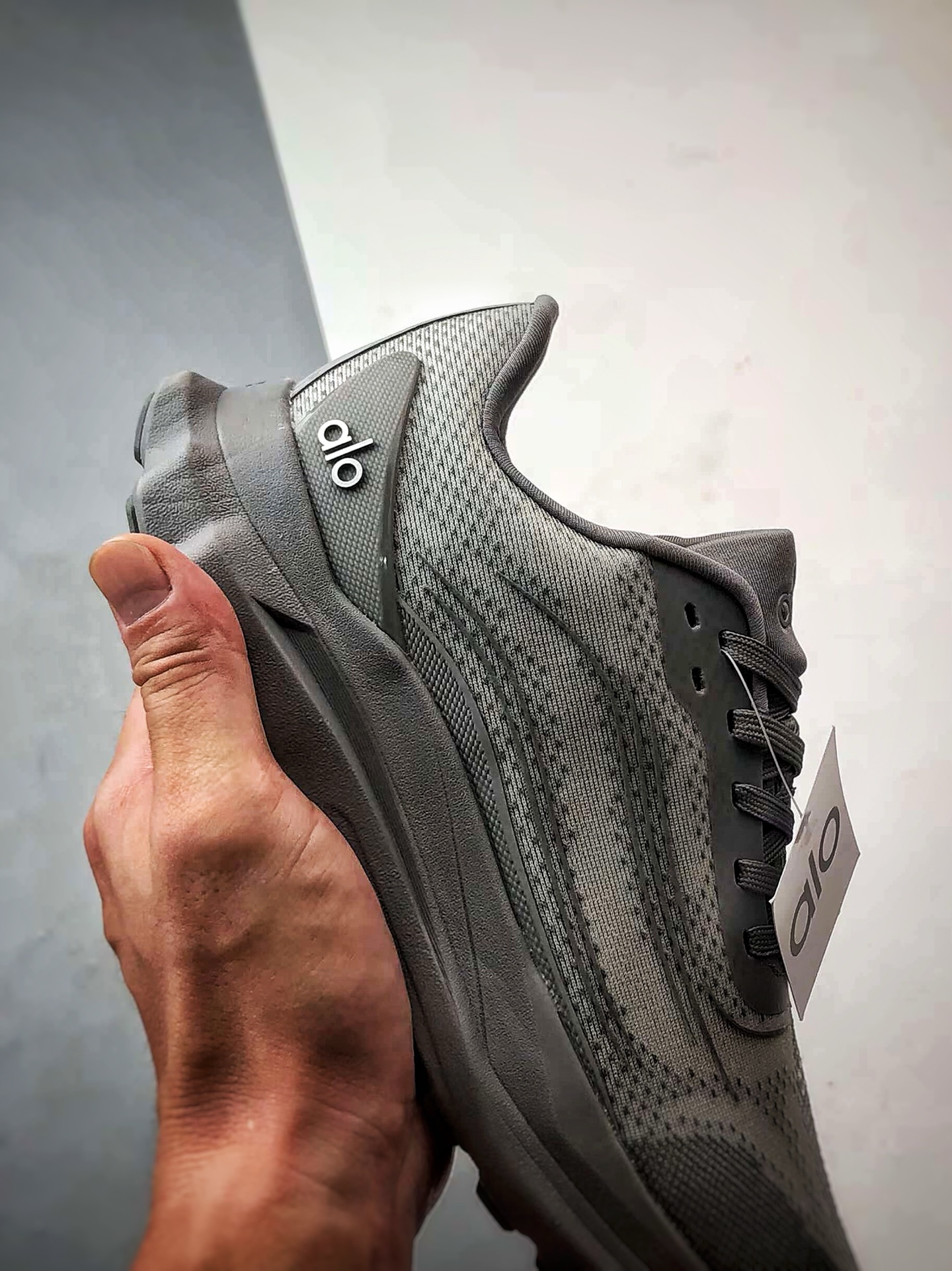 200 alo yoga Alo Runner 灰色 舒适百搭透气低帮跑步鞋-Chinese UA Cheap High Quatity Brand Clothes Bags handbags Sneakers wholesale wholesaler seller from China Factory suppliers Fashion Clothing Shoes best Quality Beautiful Price 200 alo yoga Alo Runner 灰色 舒适百搭透气低帮跑步鞋