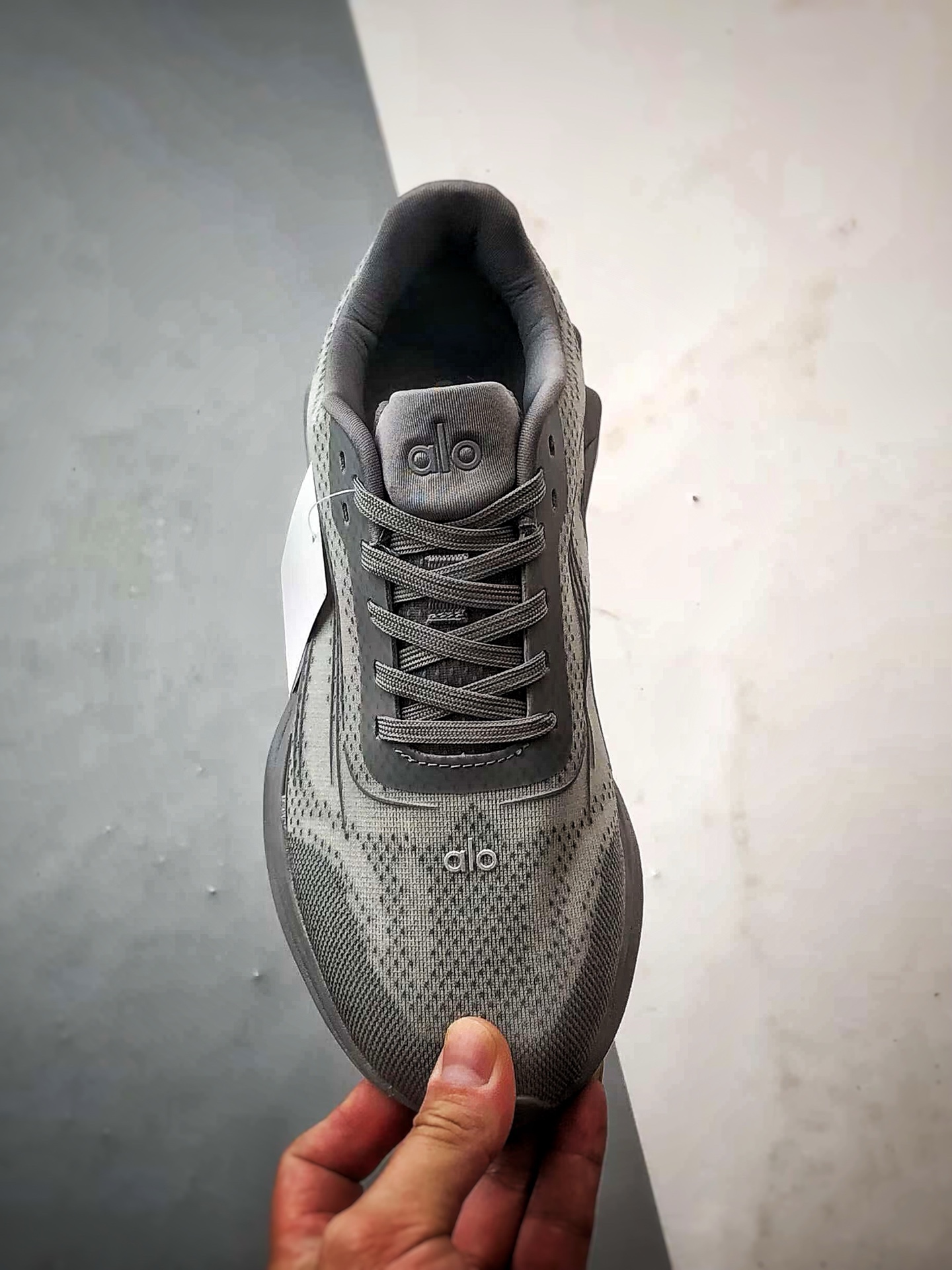 200 alo yoga Alo Runner 灰色 舒适百搭透气低帮跑步鞋-Chinese UA Cheap High Quatity Brand Clothes Bags handbags Sneakers wholesale wholesaler seller from China Factory suppliers Fashion Clothing Shoes best Quality Beautiful Price 200 alo yoga Alo Runner 灰色 舒适百搭透气低帮跑步鞋