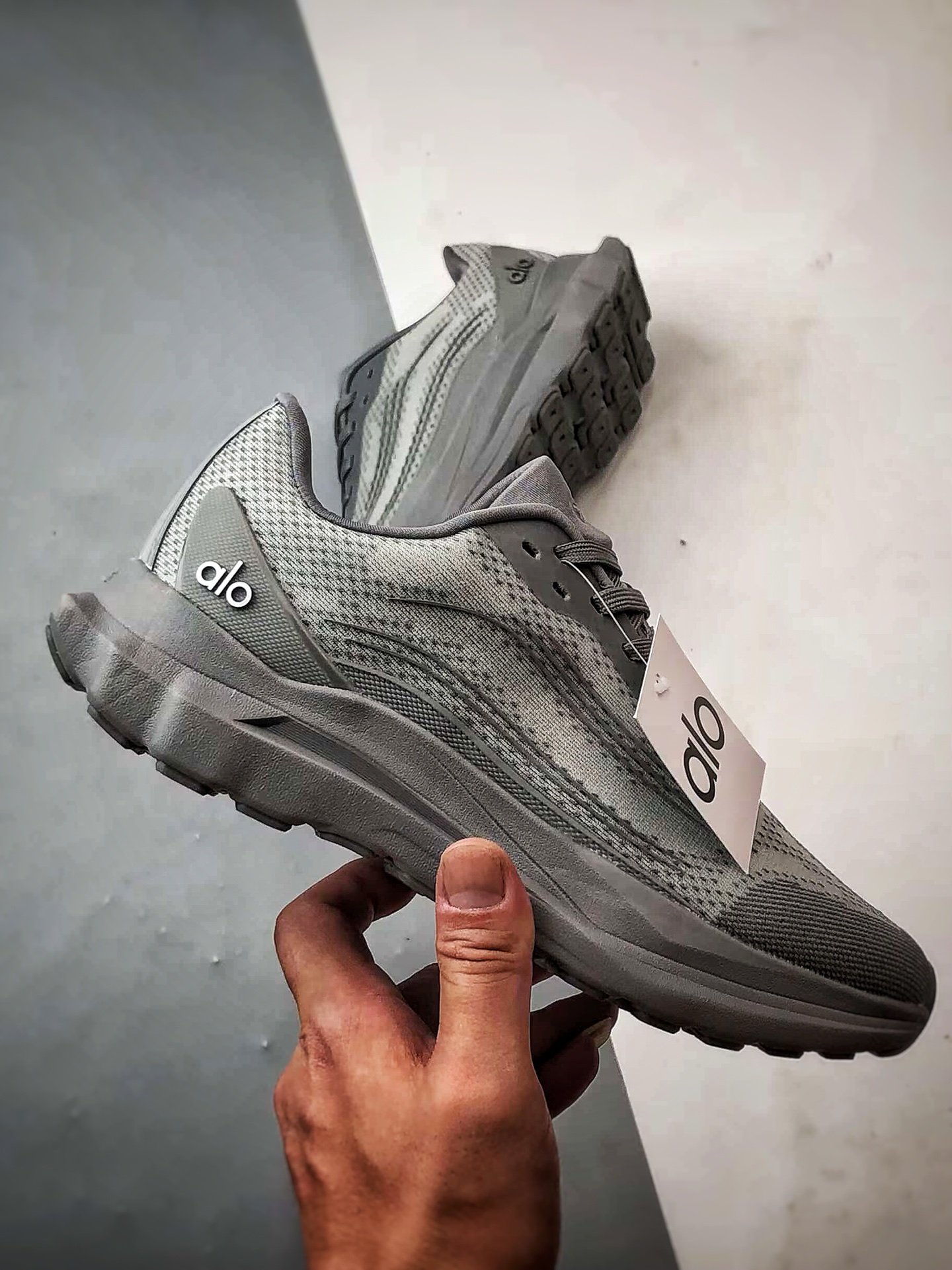 200 alo yoga Alo Runner 灰色 舒适百搭透气低帮跑步鞋-Chinese UA Cheap High Quatity Brand Clothes Bags handbags Sneakers wholesale wholesaler seller from China Factory suppliers Fashion Clothing Shoes best Quality Beautiful Price 200 alo yoga Alo Runner 灰色 舒适百搭透气低帮跑步鞋