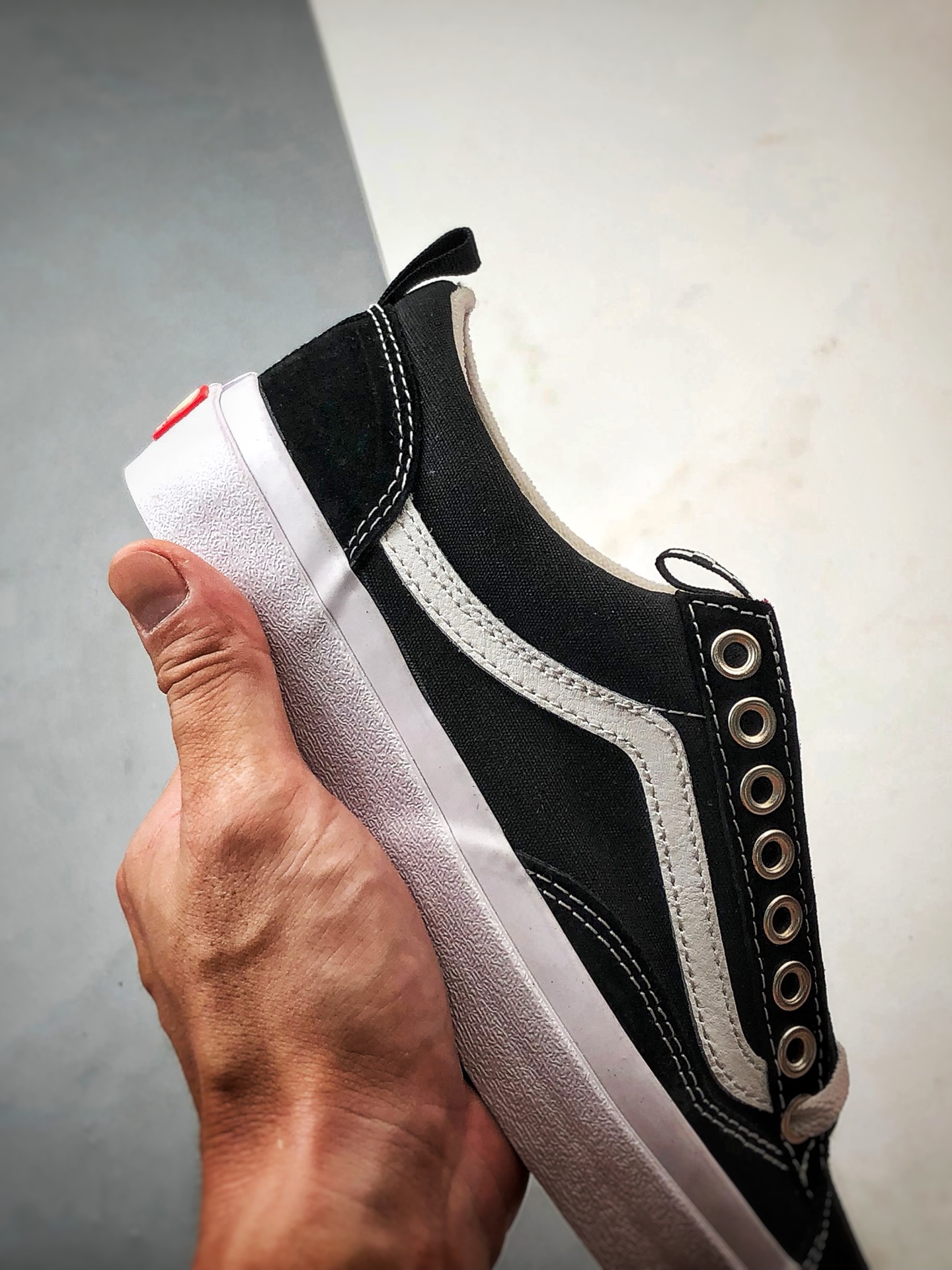 140 Vans Old Skool Skate 36 黑白 万斯官方 舒适百搭休闲滑板鞋 VN000D5RBA2-Chinese UA Cheap High Quatity Brand Clothes Bags handbags Sneakers wholesale wholesaler seller from China Factory suppliers Fashion Clothing Shoes best Quality Beautiful Price 140 Vans Old Skool Skate 36 黑白 万斯官方 舒适百搭休闲滑板鞋 VN000D5RBA2