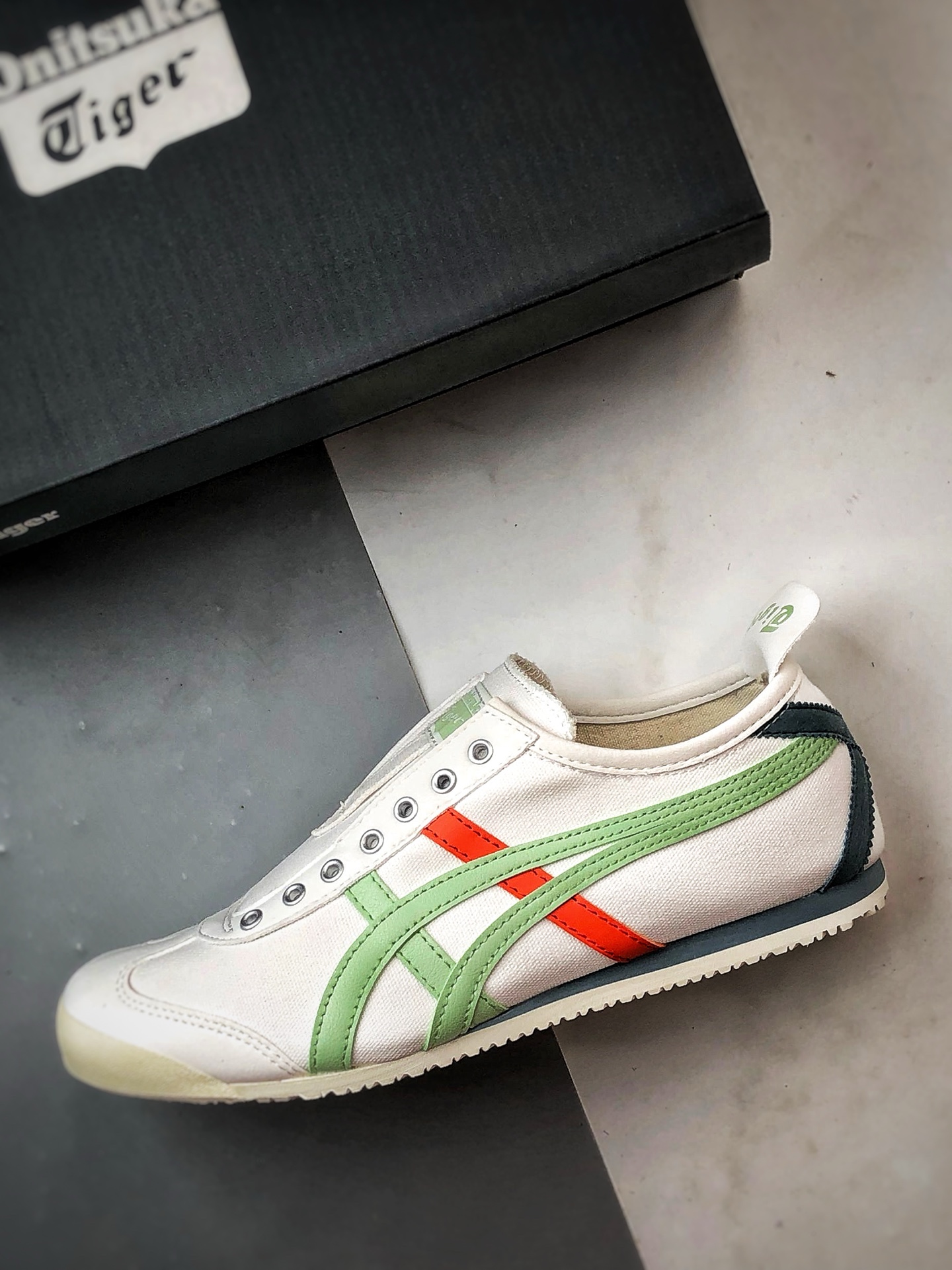 Asics 鬼冢虎 Mexico 66 Slip-On 白绿红 1183A360-129