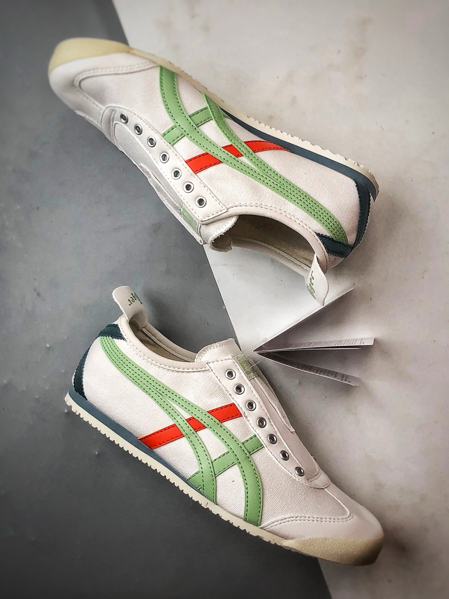 Asics 鬼冢虎 Mexico 66 Slip-On 白绿红 1183A360-129