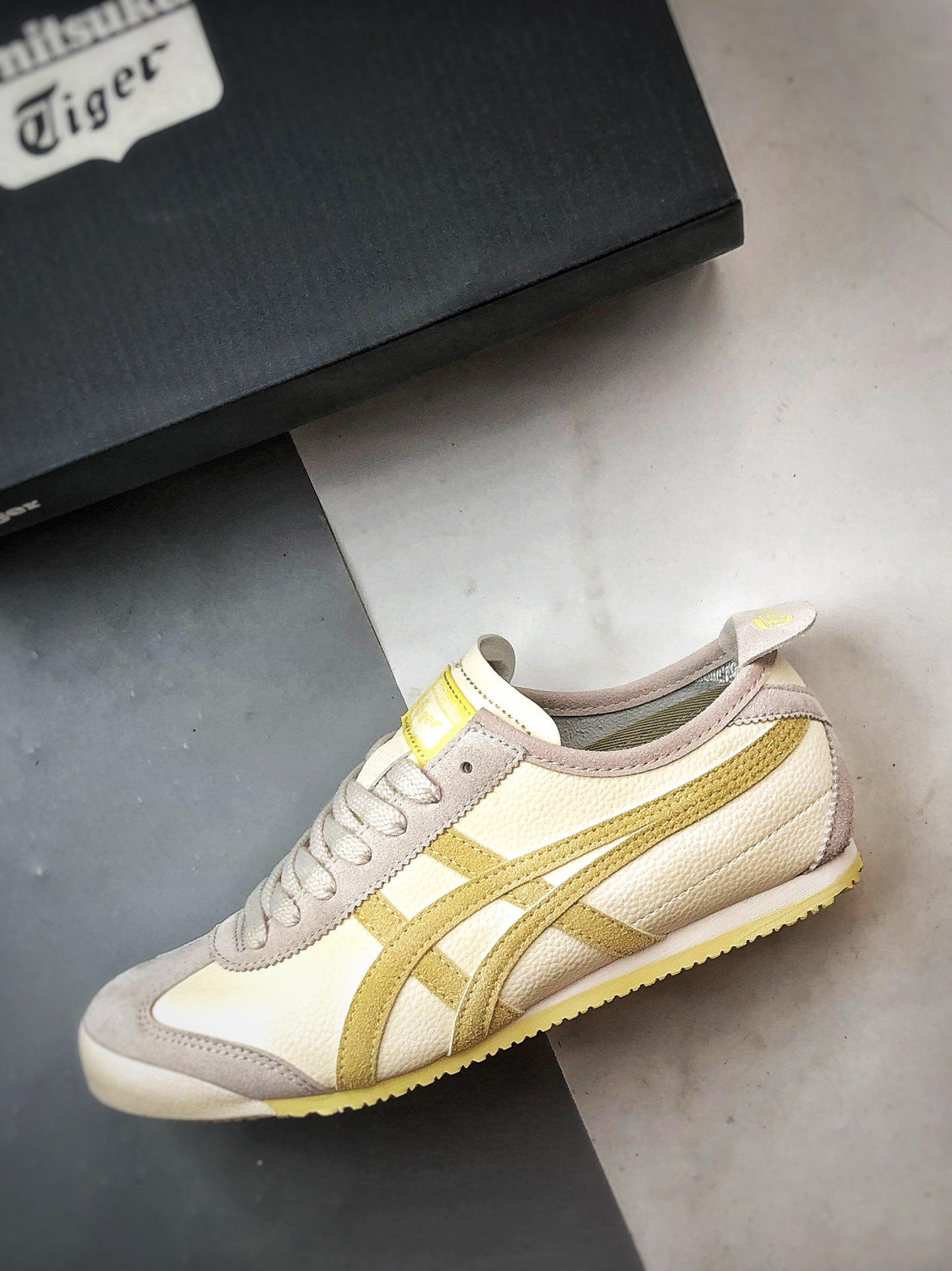 Asics 鬼冢虎 Mexico 66 Vin 米黄色 1183B391-103-莆田鞋,莆田鞋货源,高仿鞋,高仿鞋货源,安福档口,莆田高仿鞋,莆田鞋批发,高仿鞋批发,莆田高仿运动鞋,高仿运动鞋,莆田运动鞋 Asics 鬼冢虎 Mexico 66 Vin 米黄色 1183B391-103