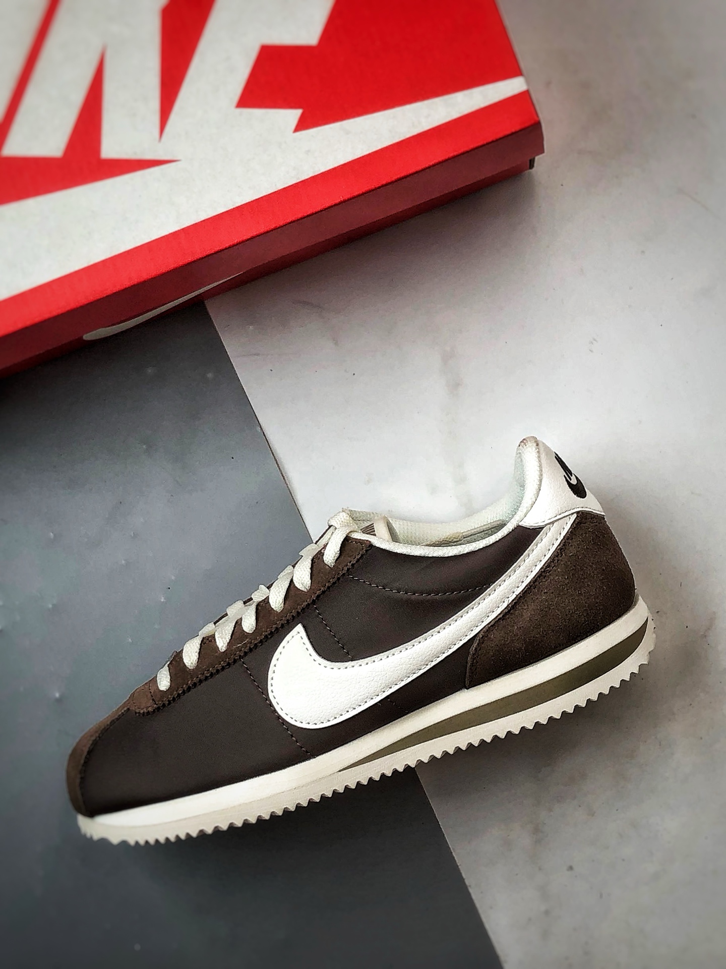 NK Cortez 褐色 阿甘复古初代网面慢跑鞋 DZ2795-200-莆田鞋,莆田鞋货源,高仿鞋,高仿鞋货源,安福档口,莆田高仿鞋,莆田鞋批发,高仿鞋批发,莆田高仿运动鞋,高仿运动鞋,莆田运动鞋 NK Cortez 褐色 阿甘复古初代网面慢跑鞋 DZ2795-200