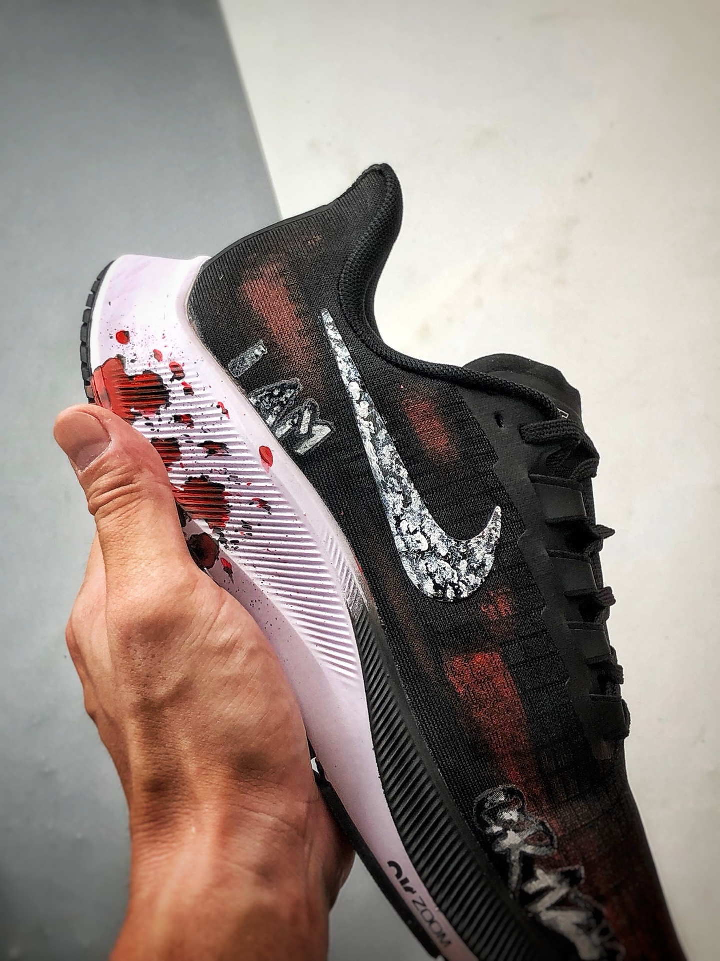 定制球鞋 Air Zoom Pegasus 37 虐杀原形 黑白红手绘 潮流简约百搭低帮跑步鞋 BQ9647-022