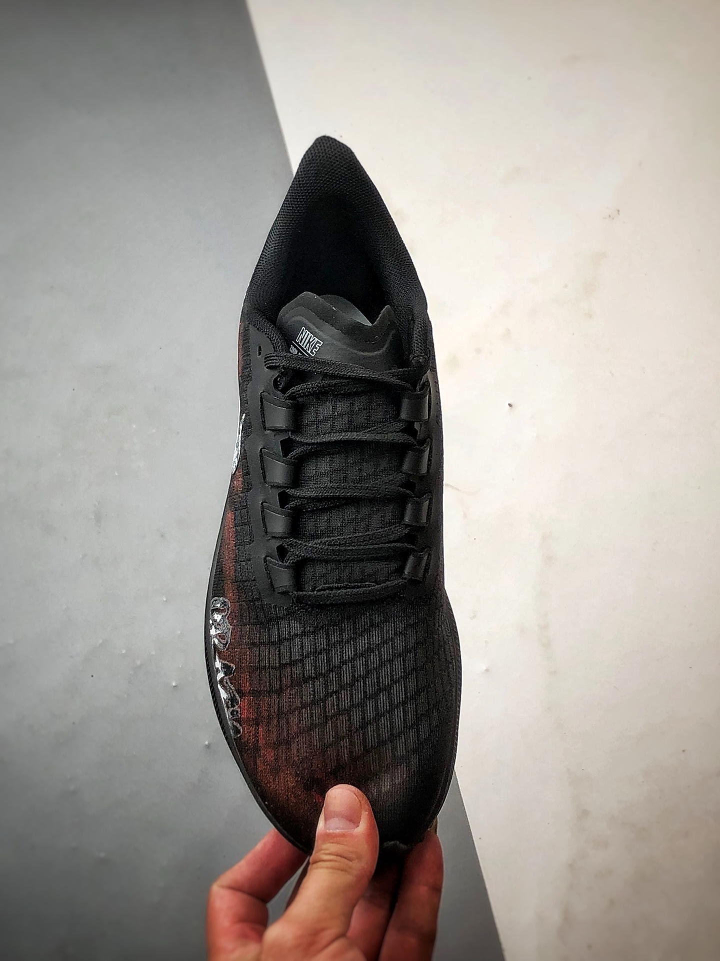 定制球鞋 Air Zoom Pegasus 37 虐杀原形 黑白红手绘 潮流简约百搭低帮跑步鞋 BQ9647-022