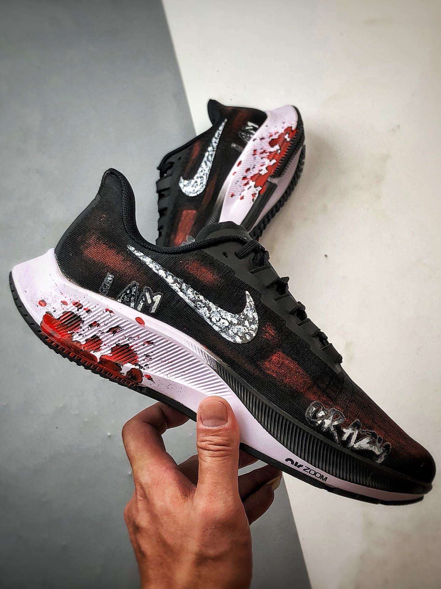 定制球鞋 Air Zoom Pegasus 37 虐杀原形 黑白红手绘 潮流简约百搭低帮跑步鞋 BQ9647-022