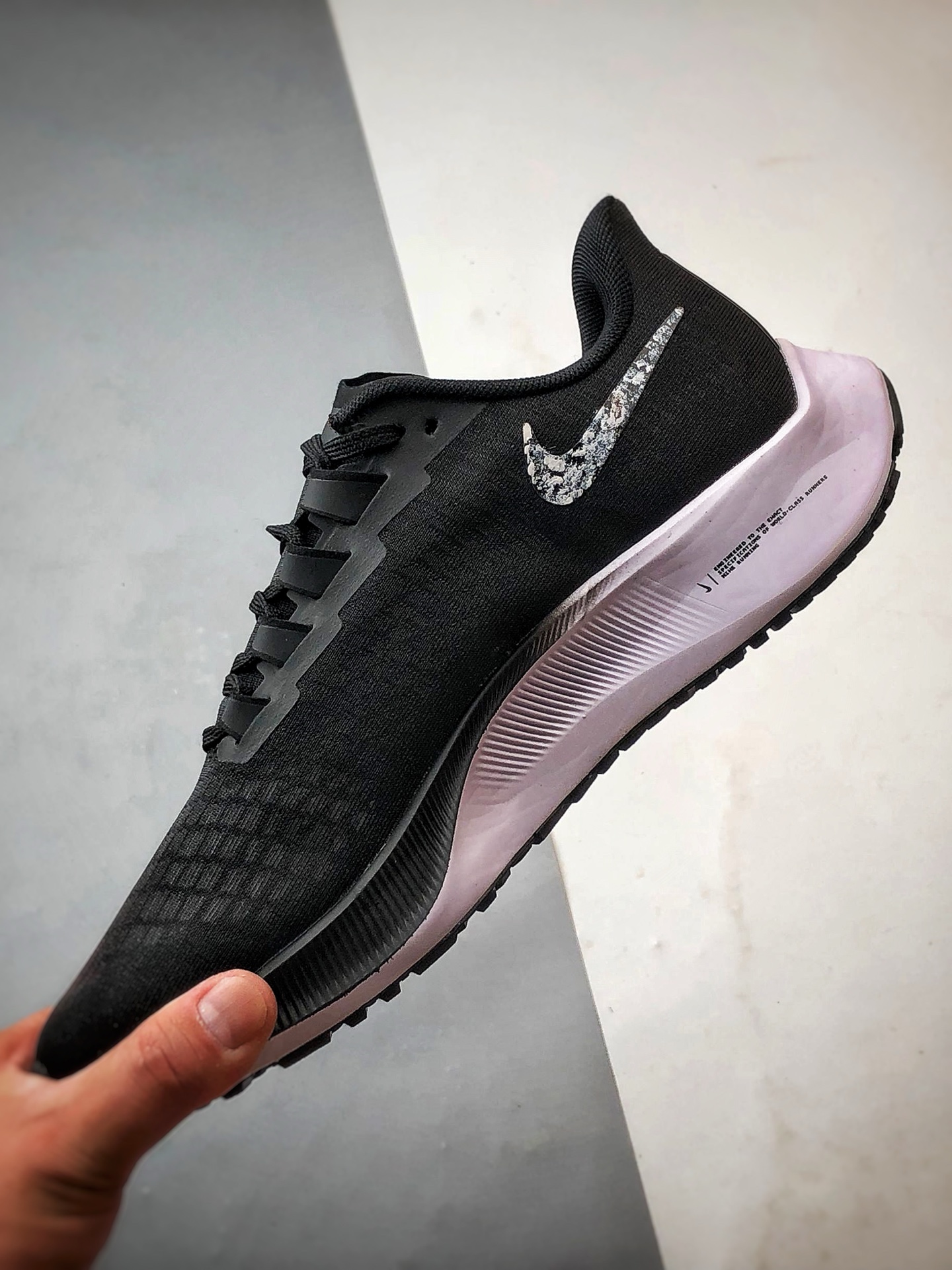 定制球鞋 Air Zoom Pegasus 37 虐杀原形 黑白红手绘 潮流简约百搭低帮跑步鞋 BQ9647-022