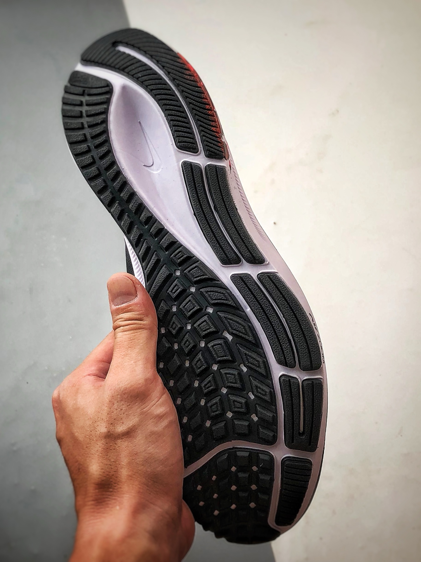 定制球鞋 Air Zoom Pegasus 37 虐杀原形 黑白红手绘 潮流简约百搭低帮跑步鞋 BQ9647-022