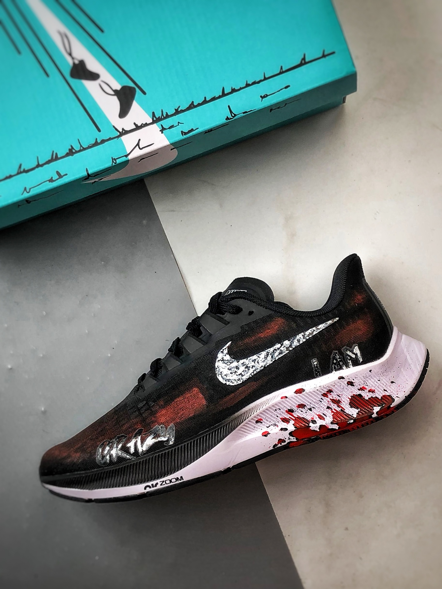 定制球鞋 Air Zoom Pegasus 37 虐杀原形 黑白红手绘 潮流简约百搭低帮跑步鞋 BQ9647-022