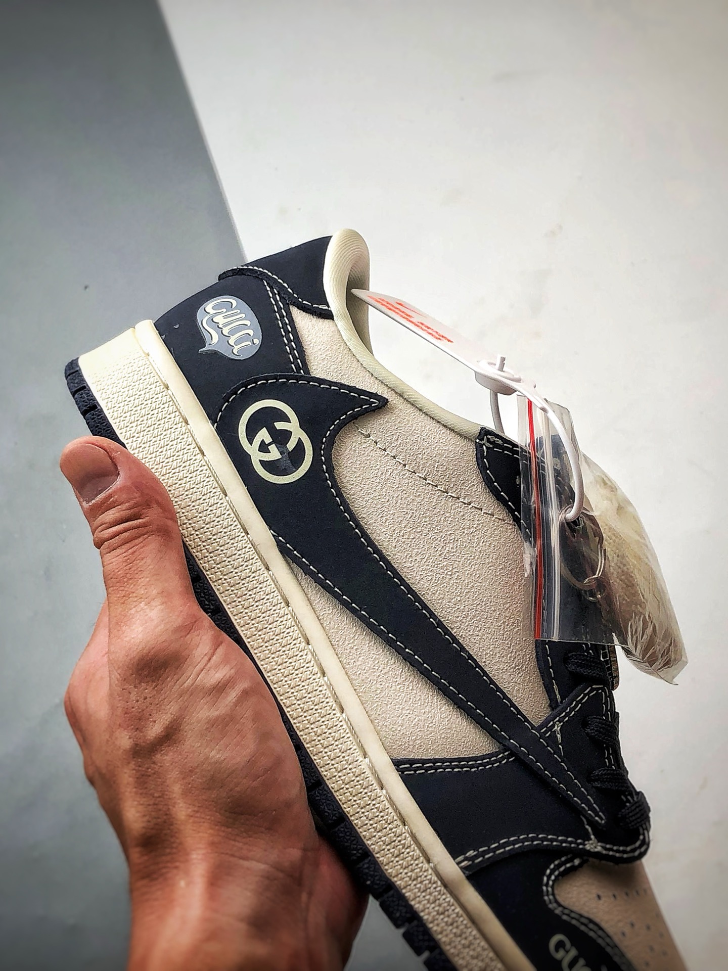Air Jordan 1 Low ”高端定制” 古驰米白黑倒钩 LD2025-027-莆田鞋,莆田鞋货源,高仿鞋,高仿鞋货源,安福档口,莆田高仿鞋,莆田鞋批发,高仿鞋批发,莆田高仿运动鞋,高仿运动鞋,莆田运动鞋 Air Jordan 1 Low ”高端定制” 古驰米白黑倒钩 LD2025-027