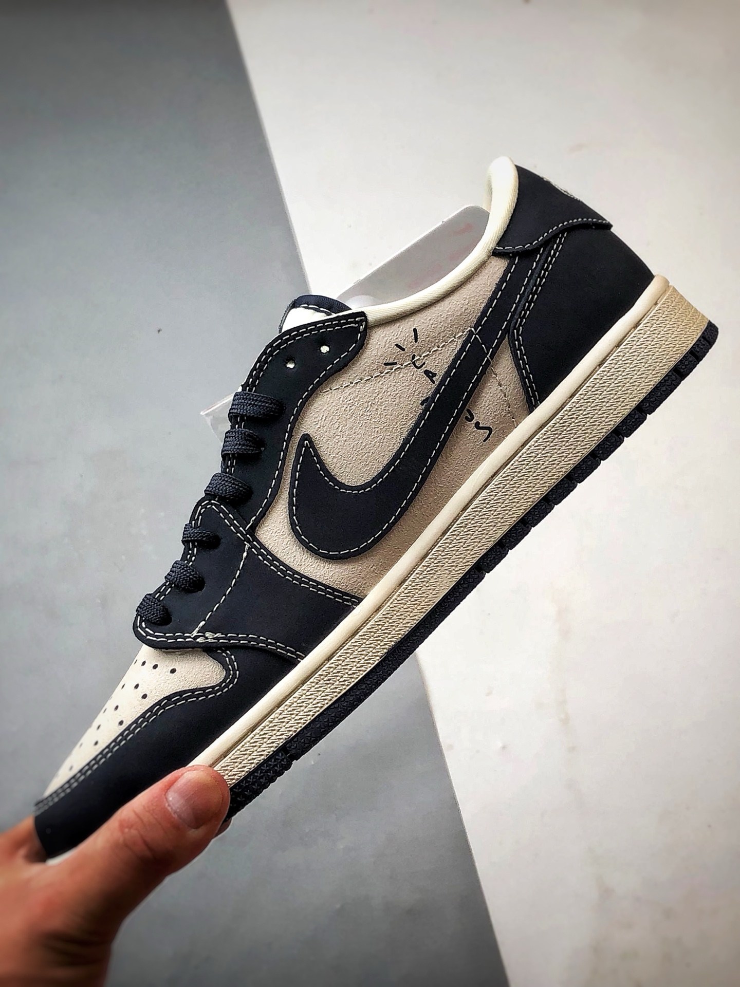 Air Jordan 1 Low ”高端定制” 古驰米白黑倒钩 LD2025-027-莆田鞋,莆田鞋货源,高仿鞋,高仿鞋货源,安福档口,莆田高仿鞋,莆田鞋批发,高仿鞋批发,莆田高仿运动鞋,高仿运动鞋,莆田运动鞋 Air Jordan 1 Low ”高端定制” 古驰米白黑倒钩 LD2025-027