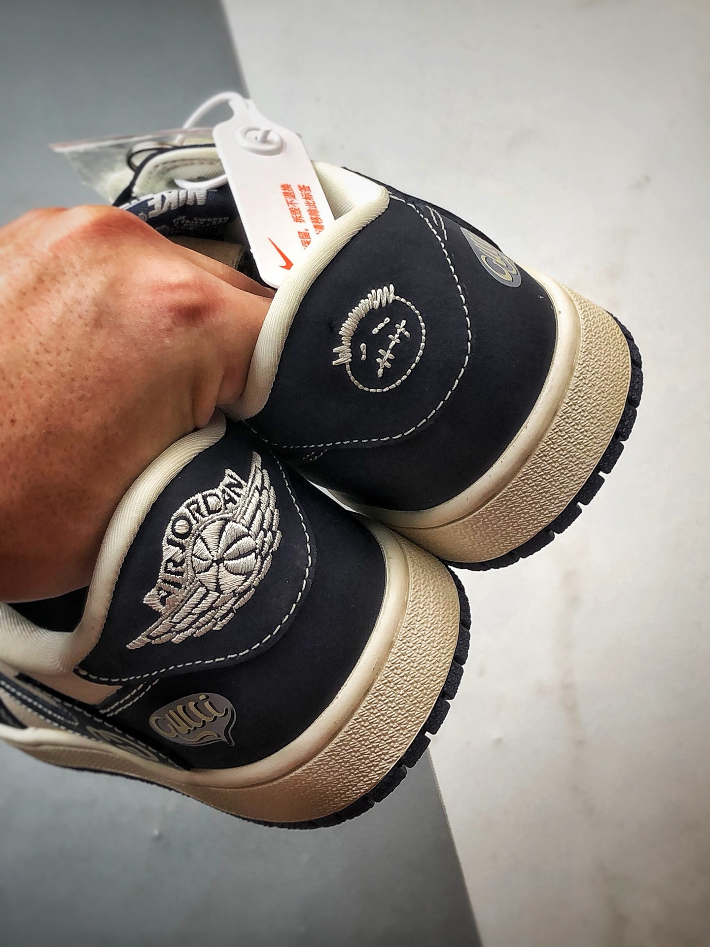 Air Jordan 1 Low ”高端定制” 古驰米白黑倒钩 LD2025-027-莆田鞋,莆田鞋货源,高仿鞋,高仿鞋货源,安福档口,莆田高仿鞋,莆田鞋批发,高仿鞋批发,莆田高仿运动鞋,高仿运动鞋,莆田运动鞋 Air Jordan 1 Low ”高端定制” 古驰米白黑倒钩 LD2025-027