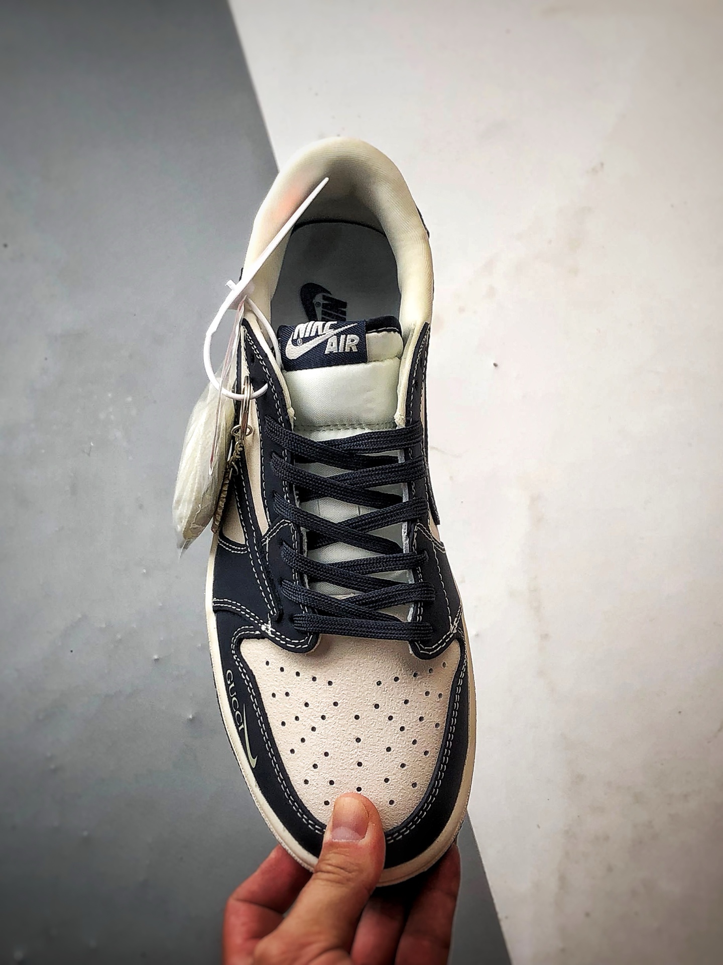 Air Jordan 1 Low ”高端定制” 古驰米白黑倒钩 LD2025-027-莆田鞋,莆田鞋货源,高仿鞋,高仿鞋货源,安福档口,莆田高仿鞋,莆田鞋批发,高仿鞋批发,莆田高仿运动鞋,高仿运动鞋,莆田运动鞋 Air Jordan 1 Low ”高端定制” 古驰米白黑倒钩 LD2025-027