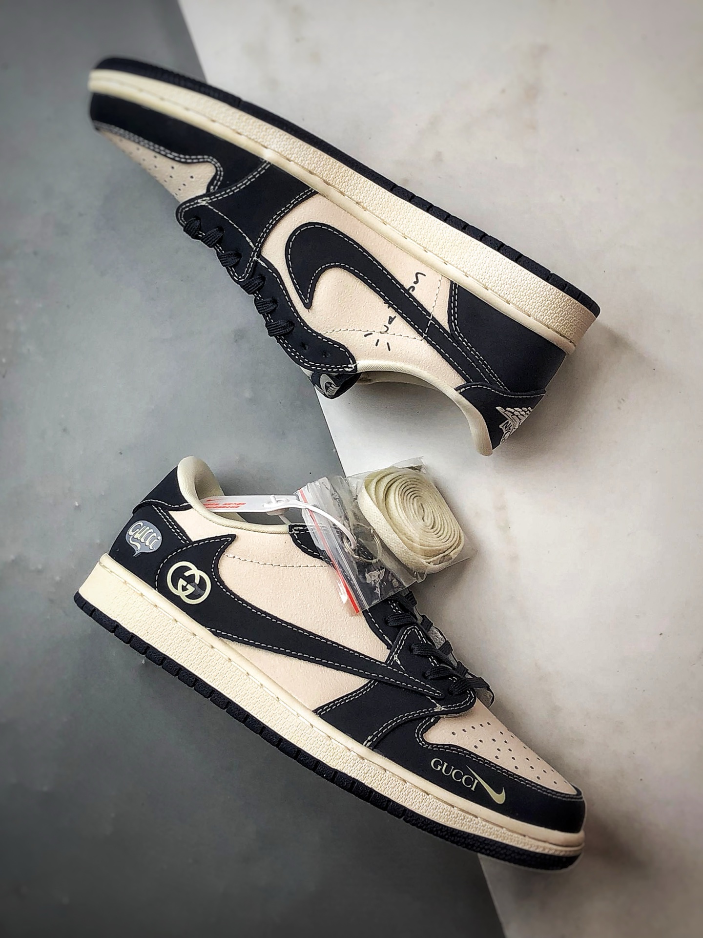 Air Jordan 1 Low ”高端定制” 古驰米白黑倒钩 LD2025-027-莆田鞋,莆田鞋货源,高仿鞋,高仿鞋货源,安福档口,莆田高仿鞋,莆田鞋批发,高仿鞋批发,莆田高仿运动鞋,高仿运动鞋,莆田运动鞋 Air Jordan 1 Low ”高端定制” 古驰米白黑倒钩 LD2025-027