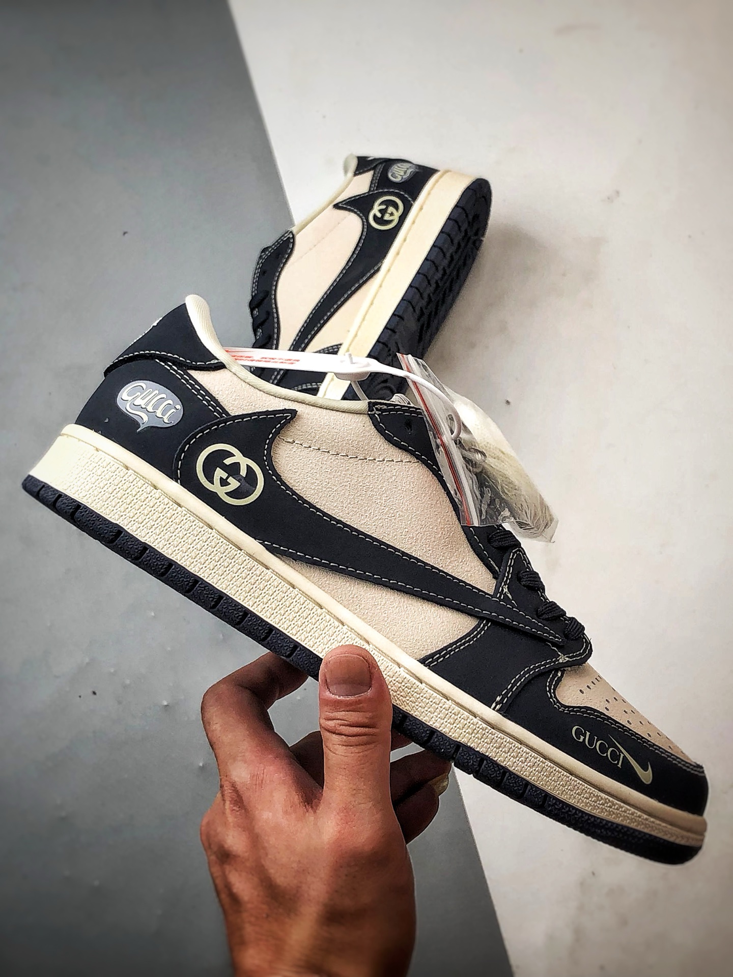 Air Jordan 1 Low ”高端定制” 古驰米白黑倒钩 LD2025-027-莆田鞋,莆田鞋货源,高仿鞋,高仿鞋货源,安福档口,莆田高仿鞋,莆田鞋批发,高仿鞋批发,莆田高仿运动鞋,高仿运动鞋,莆田运动鞋 Air Jordan 1 Low ”高端定制” 古驰米白黑倒钩 LD2025-027