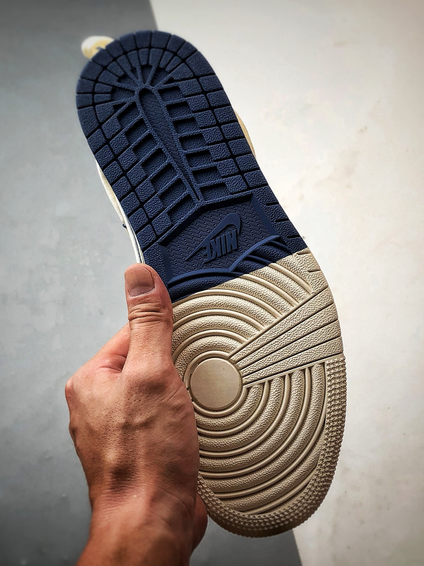 Air Jordan 1 Low ”高端定制” 斯图西米白深蓝倒钩解构 DM6868-111-莆田鞋,莆田鞋货源,高仿鞋,高仿鞋货源,安福档口,莆田高仿鞋,莆田鞋批发,高仿鞋批发,莆田高仿运动鞋,高仿运动鞋,莆田运动鞋 Air Jordan 1 Low ”高端定制” 斯图西米白深蓝倒钩解构 DM6868-111