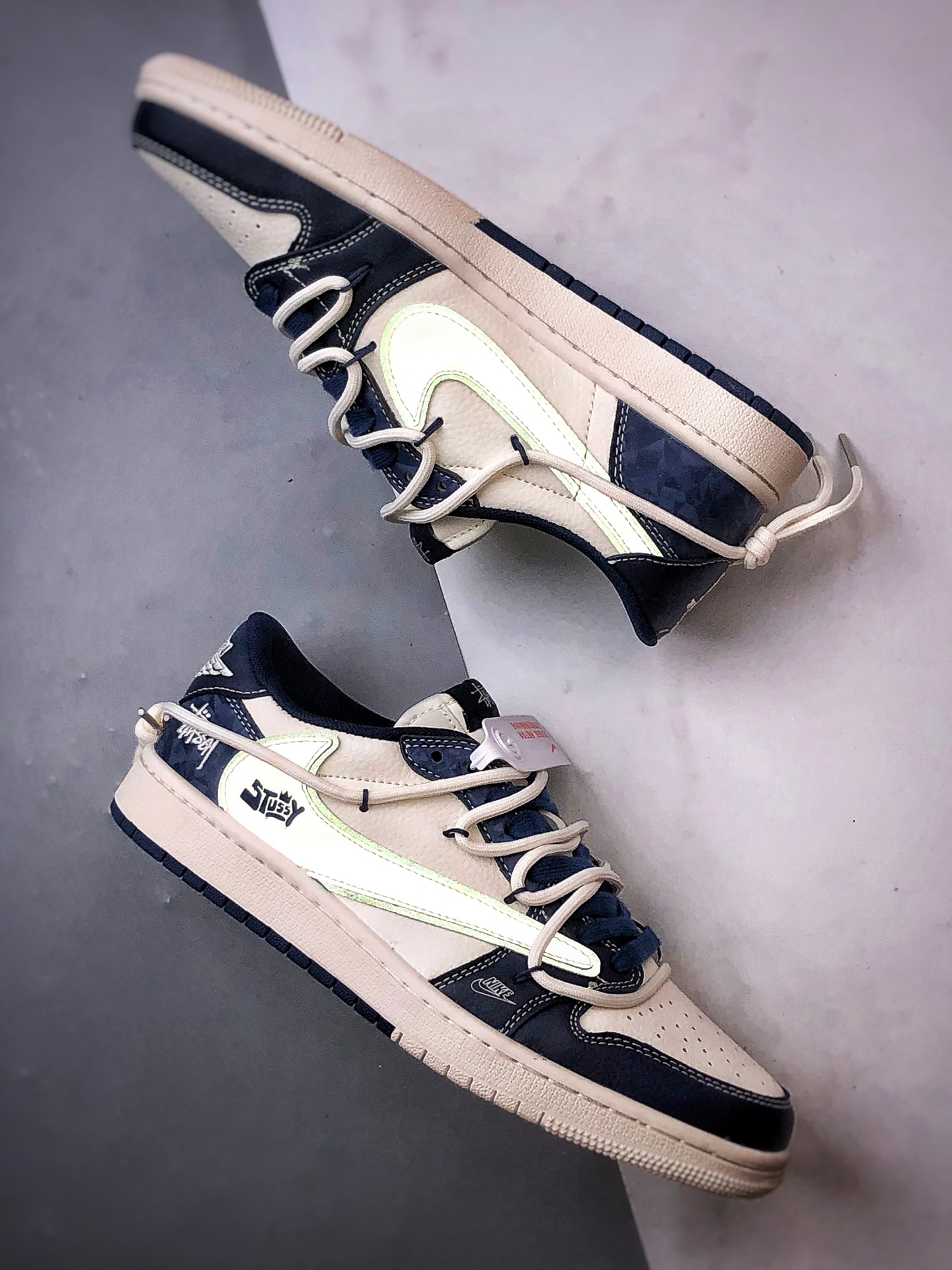 Air Jordan 1 Low ”高端定制” 斯图西米白深蓝倒钩解构 DM6868-111-莆田鞋,莆田鞋货源,高仿鞋,高仿鞋货源,安福档口,莆田高仿鞋,莆田鞋批发,高仿鞋批发,莆田高仿运动鞋,高仿运动鞋,莆田运动鞋 Air Jordan 1 Low ”高端定制” 斯图西米白深蓝倒钩解构 DM6868-111