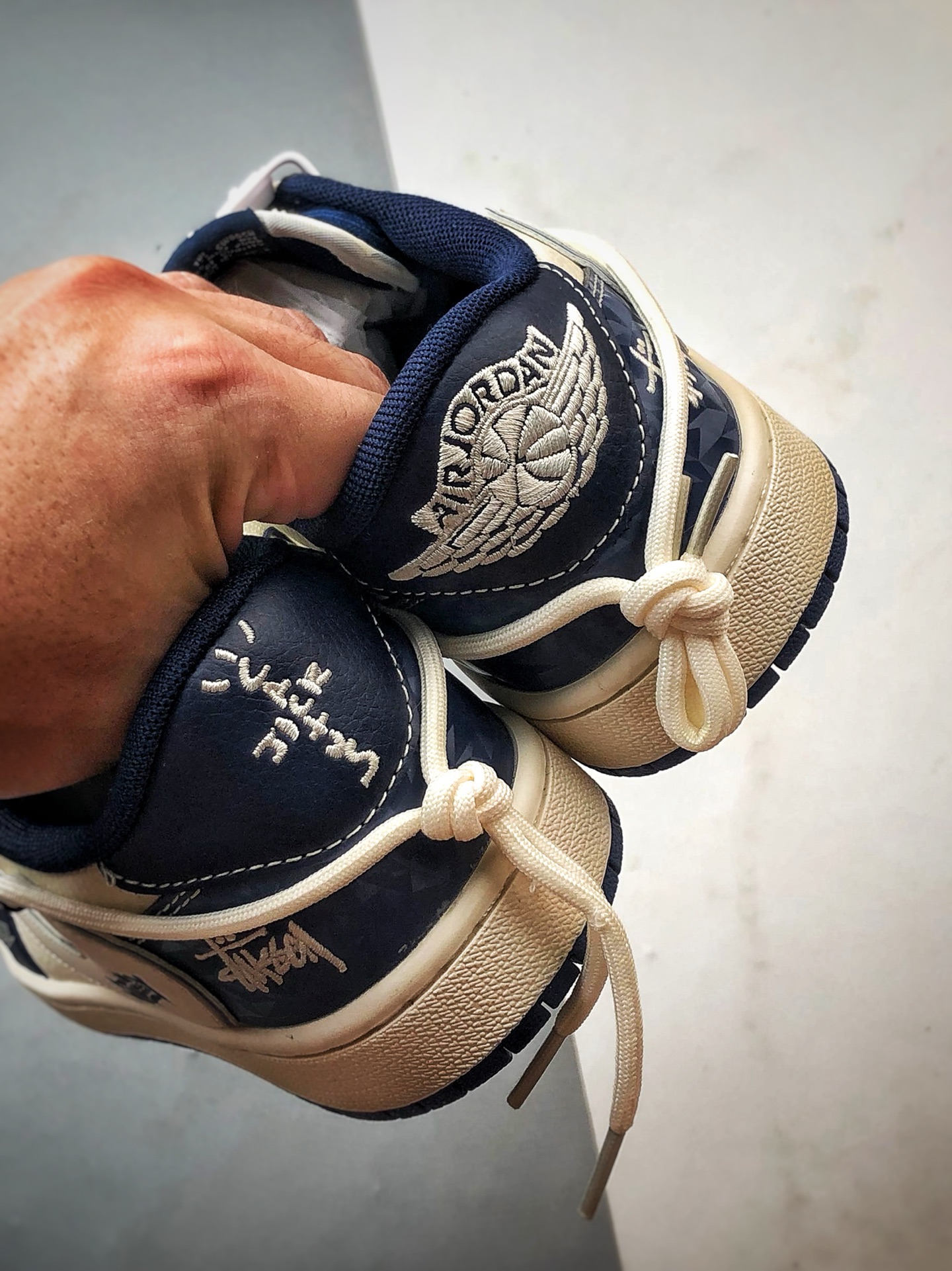 Air Jordan 1 Low ”高端定制” 斯图西米白深蓝倒钩解构 DM6868-111-莆田鞋,莆田鞋货源,高仿鞋,高仿鞋货源,安福档口,莆田高仿鞋,莆田鞋批发,高仿鞋批发,莆田高仿运动鞋,高仿运动鞋,莆田运动鞋 Air Jordan 1 Low ”高端定制” 斯图西米白深蓝倒钩解构 DM6868-111