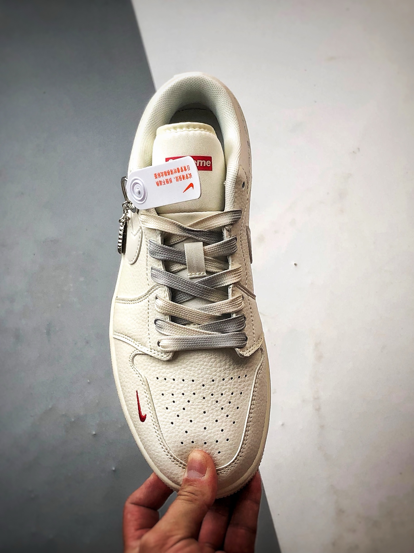 Air Jordan 1 Low ”高端定制” Sup反光米白 XX3168-175-莆田鞋,莆田鞋货源,高仿鞋,高仿鞋货源,安福档口,莆田高仿鞋,莆田鞋批发,高仿鞋批发,莆田高仿运动鞋,高仿运动鞋,莆田运动鞋 Air Jordan 1 Low ”高端定制” Sup反光米白 XX3168-175