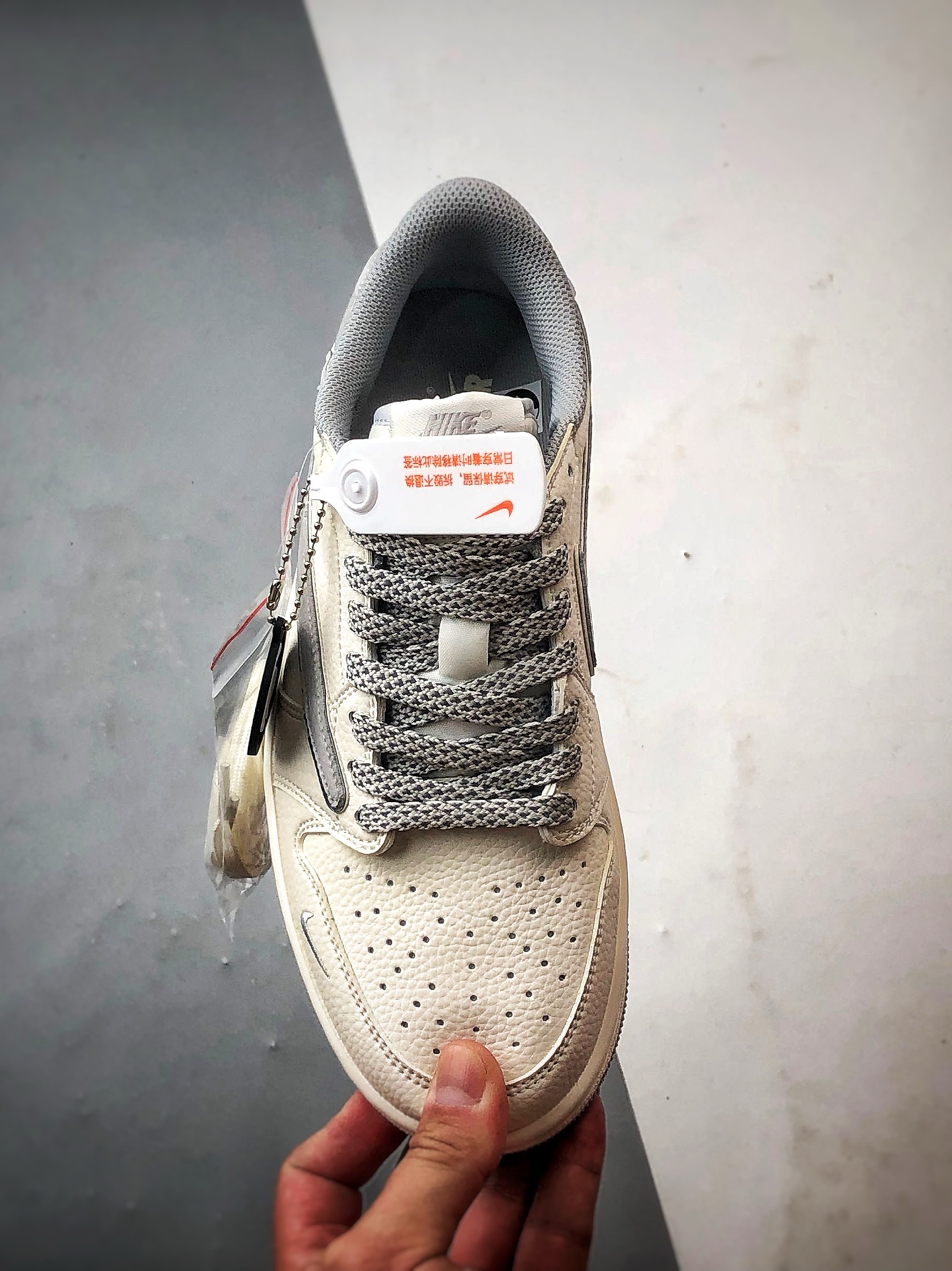 Air Jordan 1 Low ”高端定制” 斯图西米白灰倒钩 ST5696-262-莆田鞋,莆田鞋货源,高仿鞋,高仿鞋货源,安福档口,莆田高仿鞋,莆田鞋批发,高仿鞋批发,莆田高仿运动鞋,高仿运动鞋,莆田运动鞋 Air Jordan 1 Low ”高端定制” 斯图西米白灰倒钩 ST5696-262