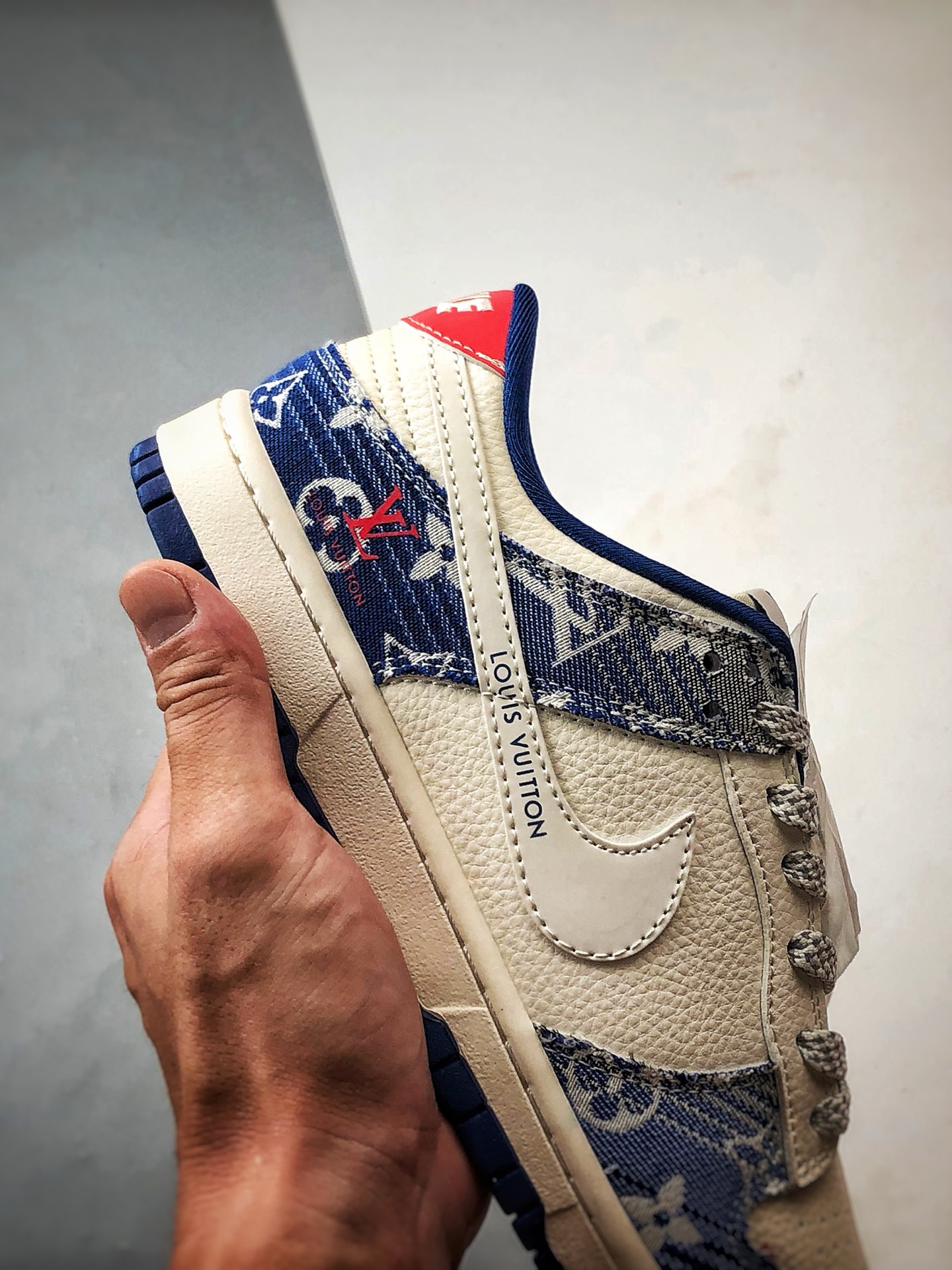 NK Dunk Low Retro ”DIY高端定制” LV牛仔布米白蓝 低帮休闲运动板鞋 FC1688-234-莆田鞋,莆田鞋货源,高仿鞋,高仿鞋货源,安福档口,莆田高仿鞋,莆田鞋批发,高仿鞋批发,莆田高仿运动鞋,高仿运动鞋,莆田运动鞋 NK Dunk Low Retro ”DIY高端定制” LV牛仔布米白蓝 低帮休闲运动板鞋 FC1688-234